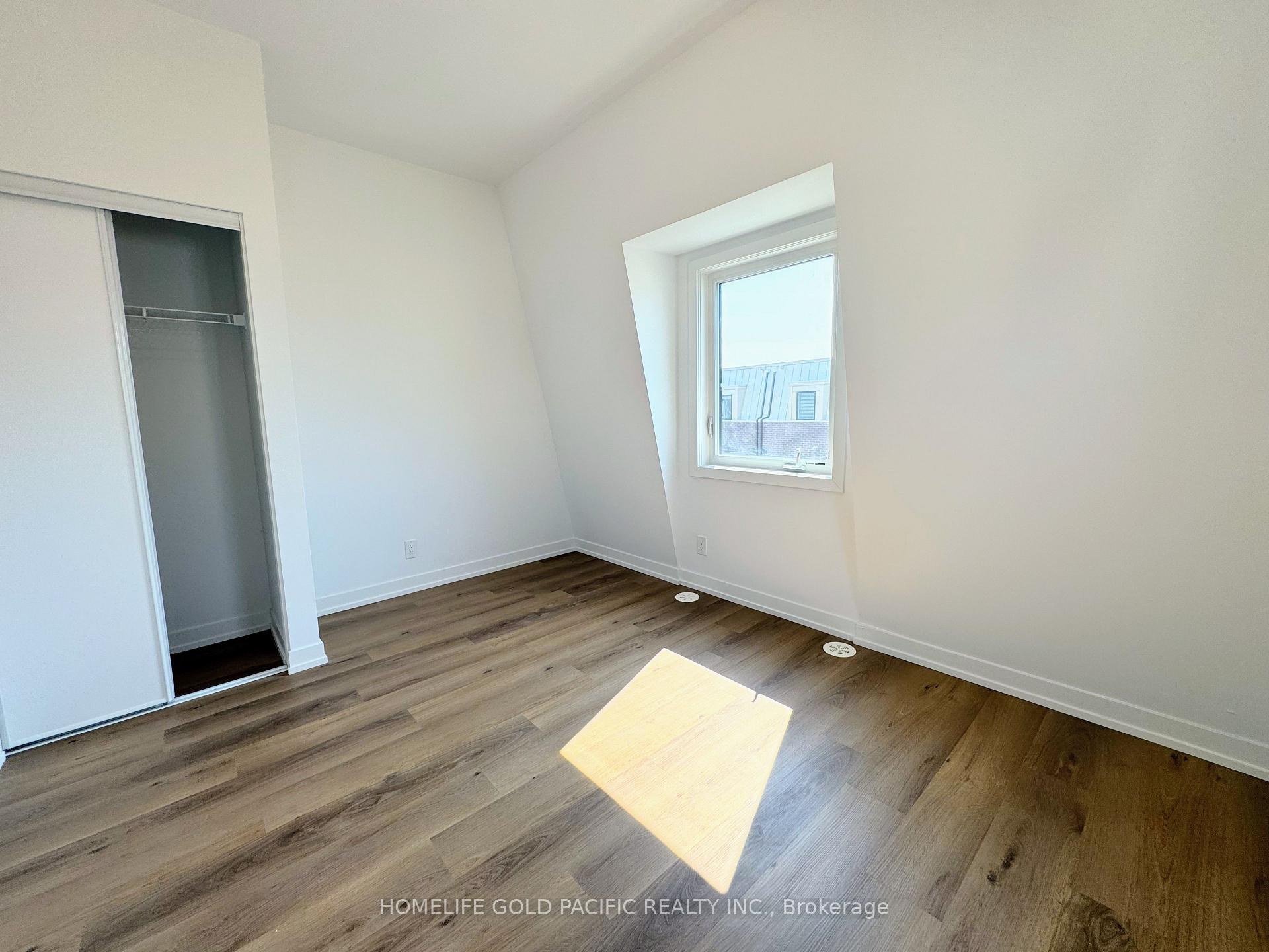 Photo 23 of 5 Spruce Pines Crescent, North York, Victoria Village — HOMEH