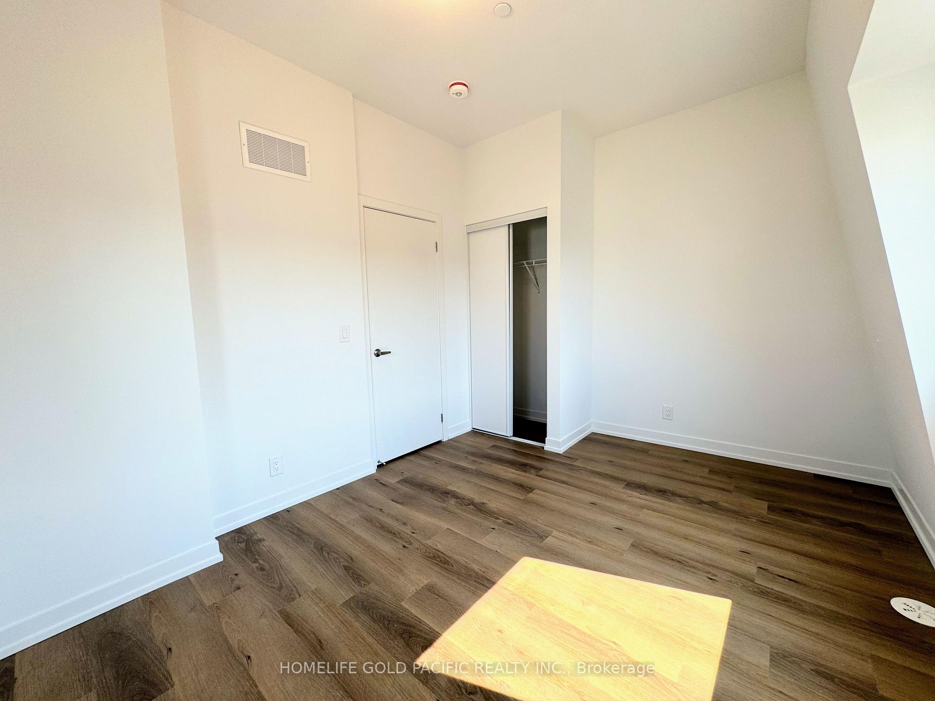 Photo 24 of 5 Spruce Pines Crescent, North York, Victoria Village — HOMEH