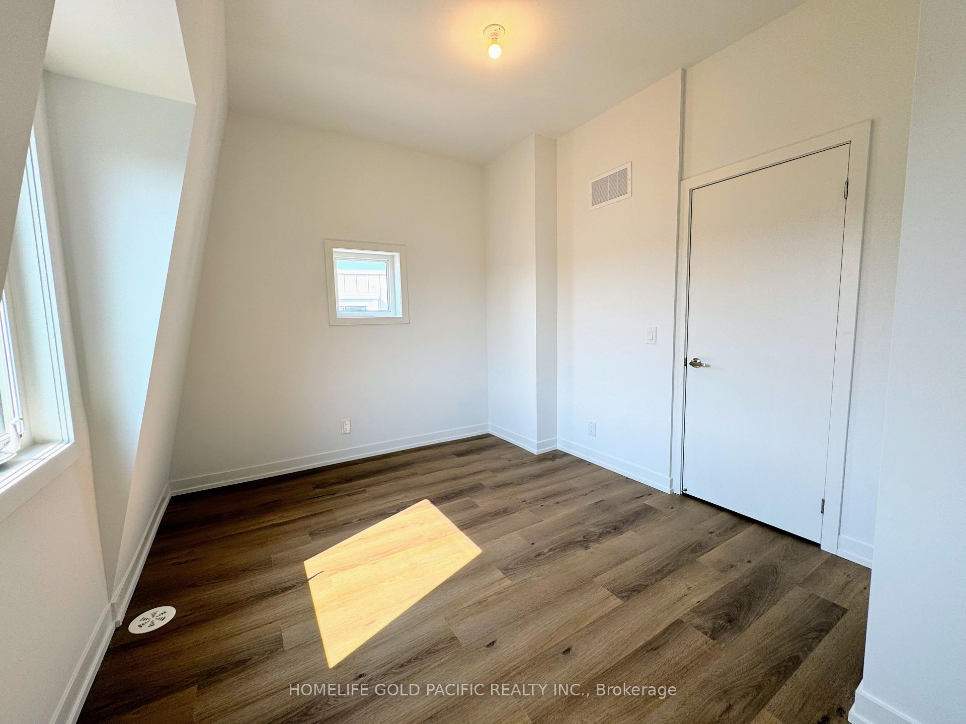 Photo 25 of 5 Spruce Pines Crescent, North York, Victoria Village — HOMEH