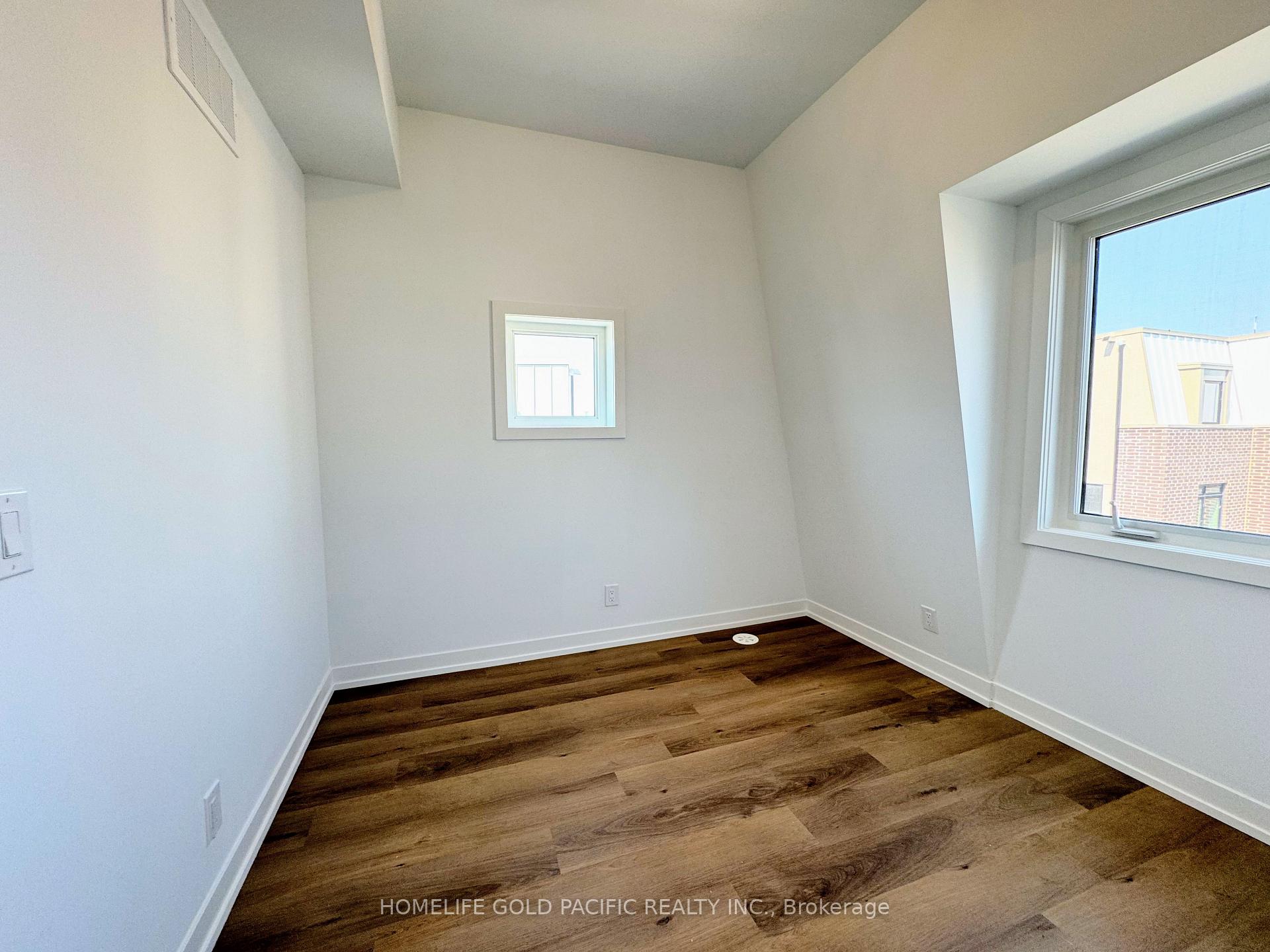 Photo 27 of 5 Spruce Pines Crescent, North York, Victoria Village — HOMEH