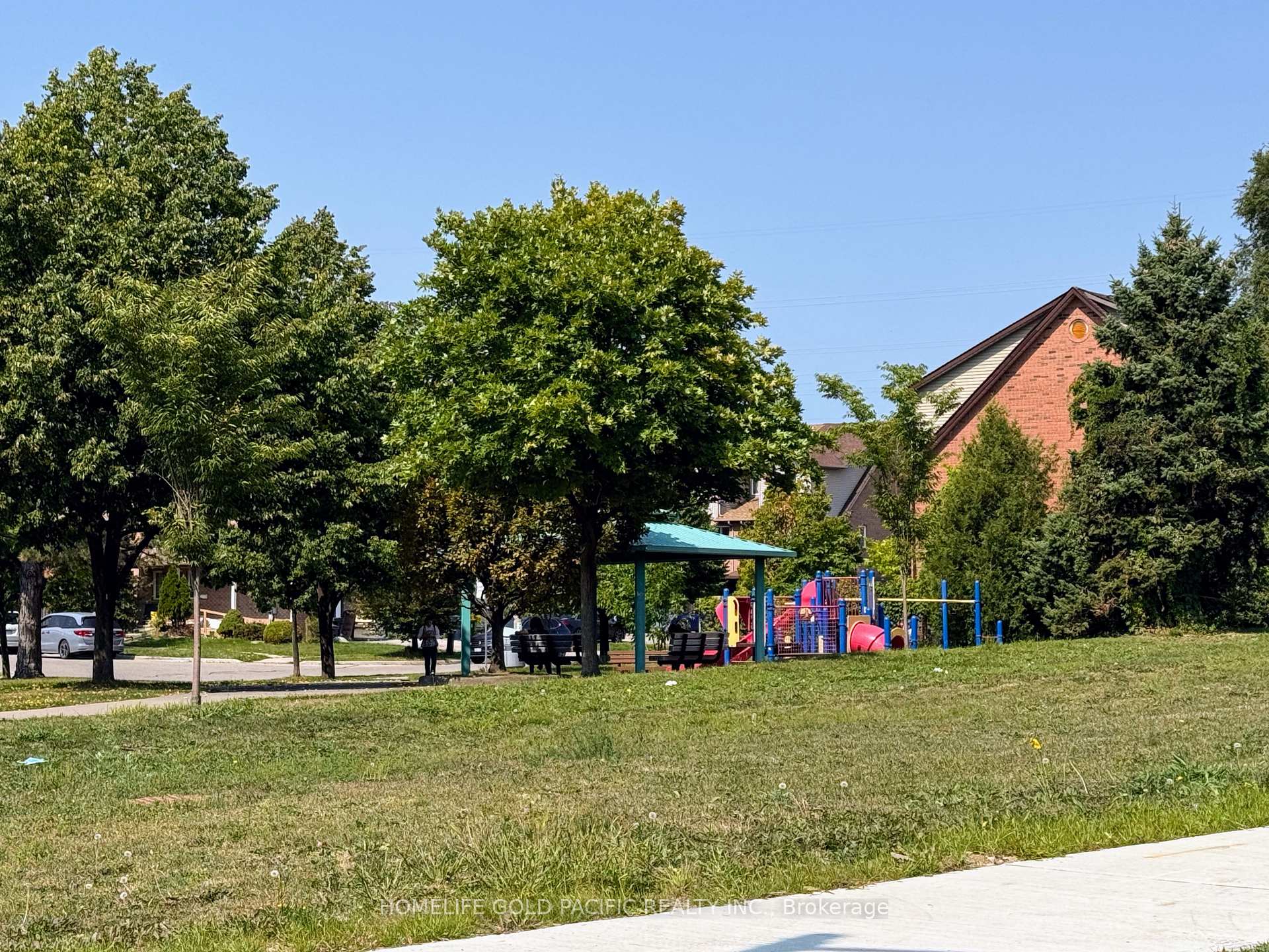 Photo 32 of 5 Spruce Pines Crescent, North York, Victoria Village — HOMEH