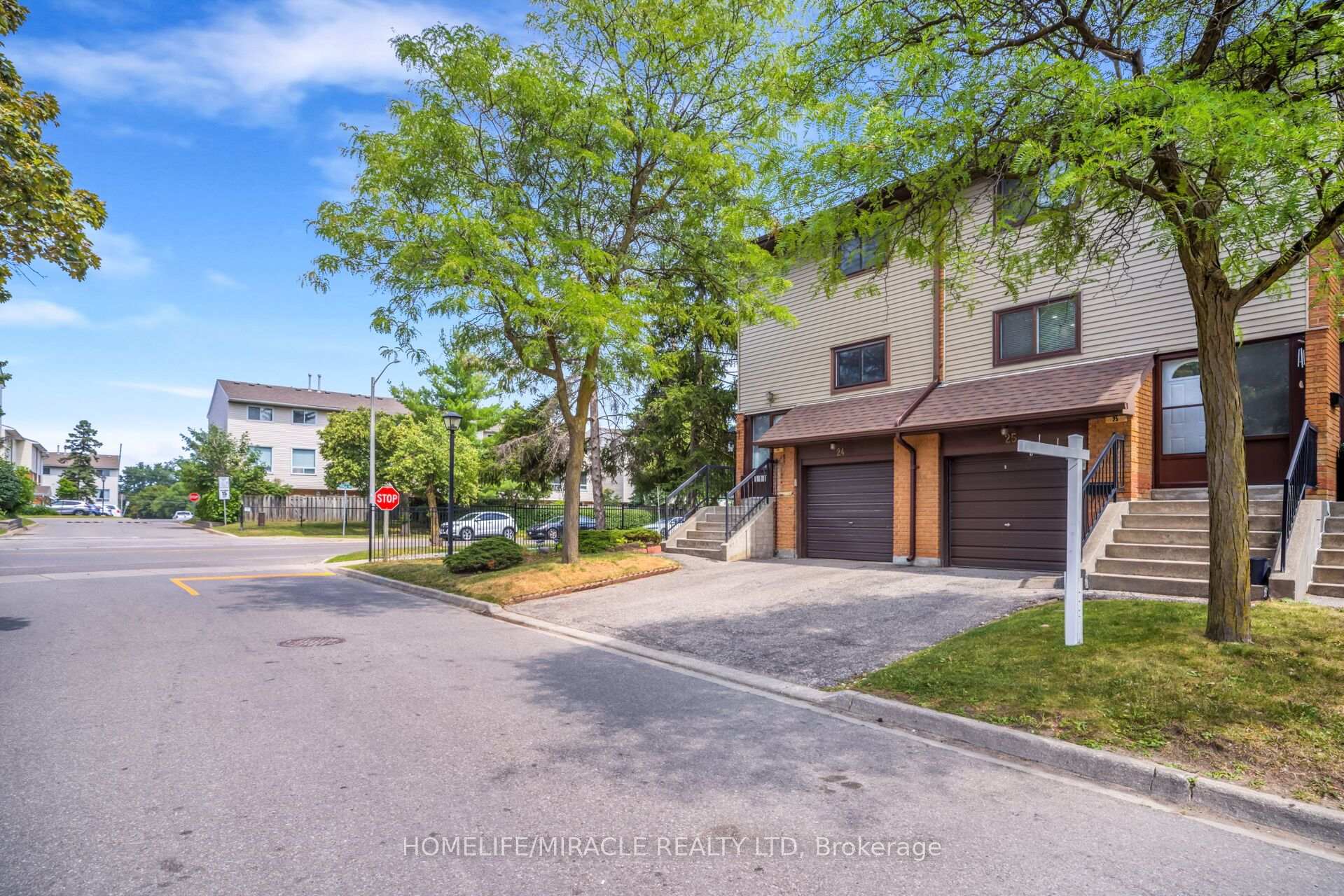 Photo 2 of 25 Carleton Place, Brampton, Bramalea West Industrial — HOMEH