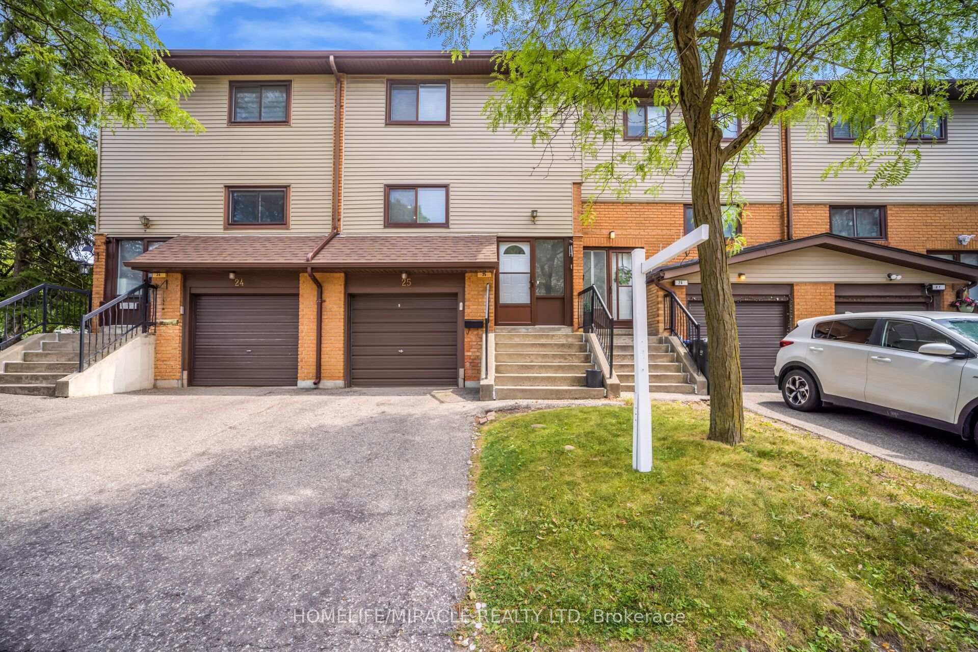 Photo 3 of 25 Carleton Place, Brampton, Bramalea West Industrial — HOMEH
