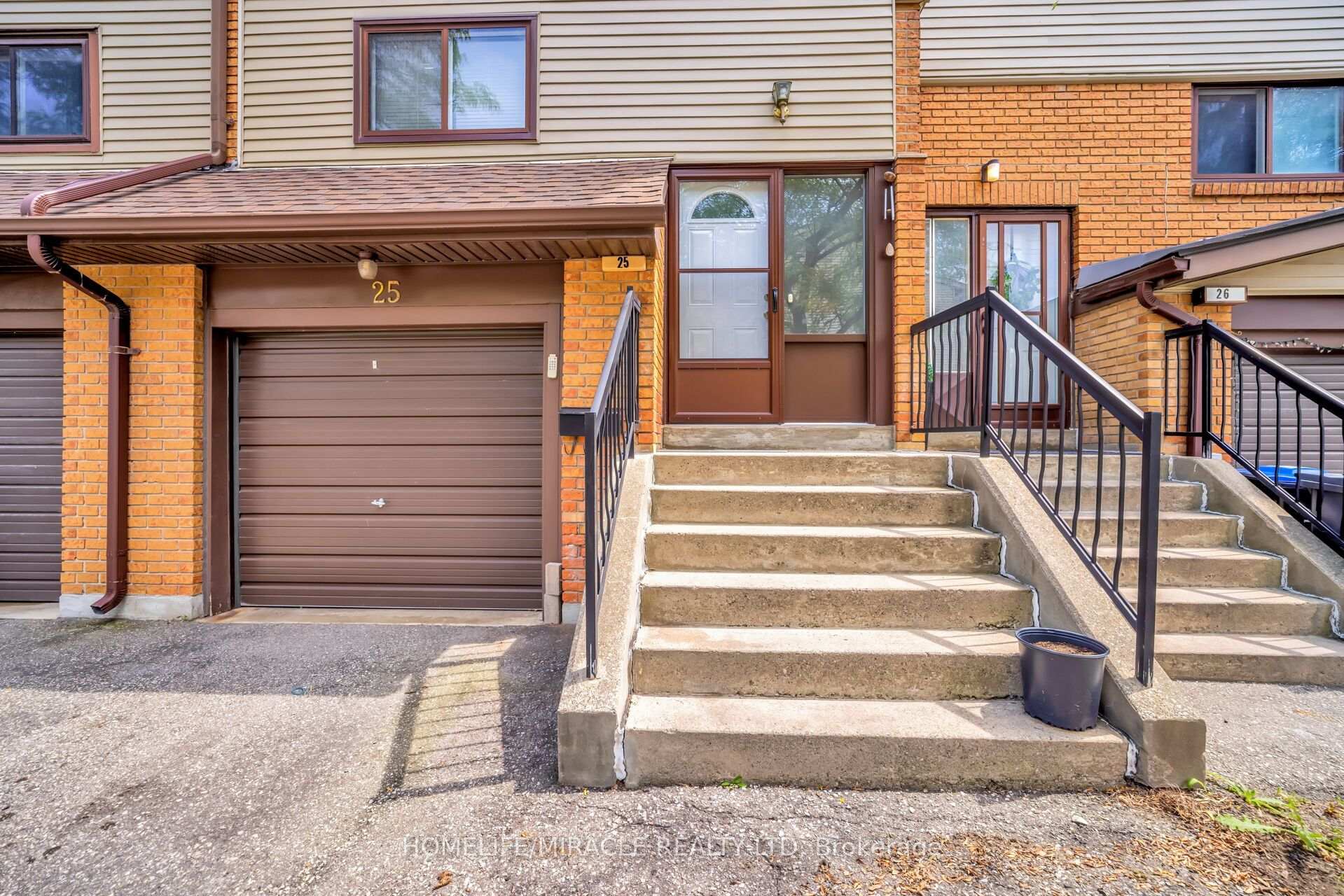 Photo 4 of 25 Carleton Place, Brampton, Bramalea West Industrial — HOMEH