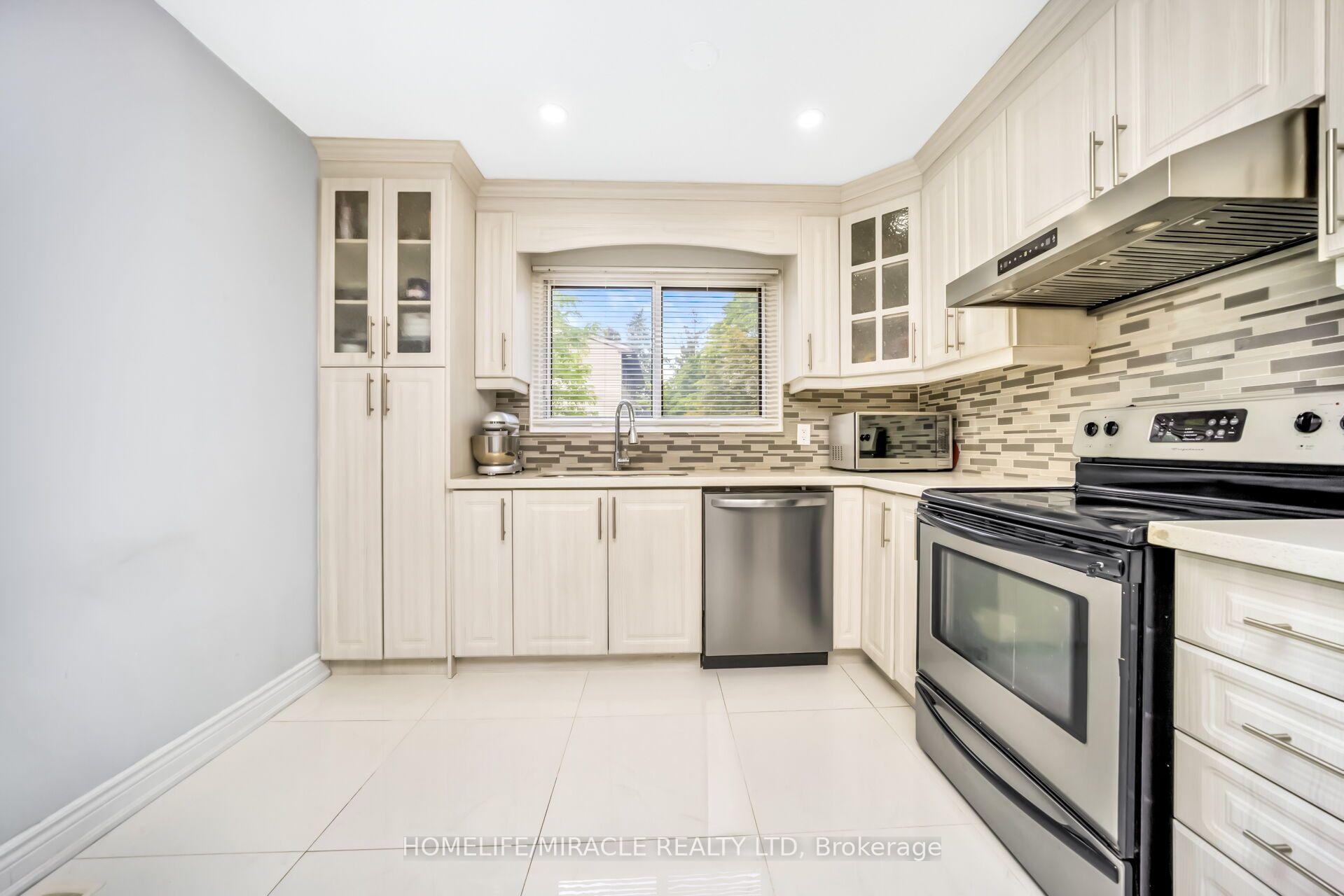 Photo 9 of 25 Carleton Place, Brampton, Bramalea West Industrial — HOMEH