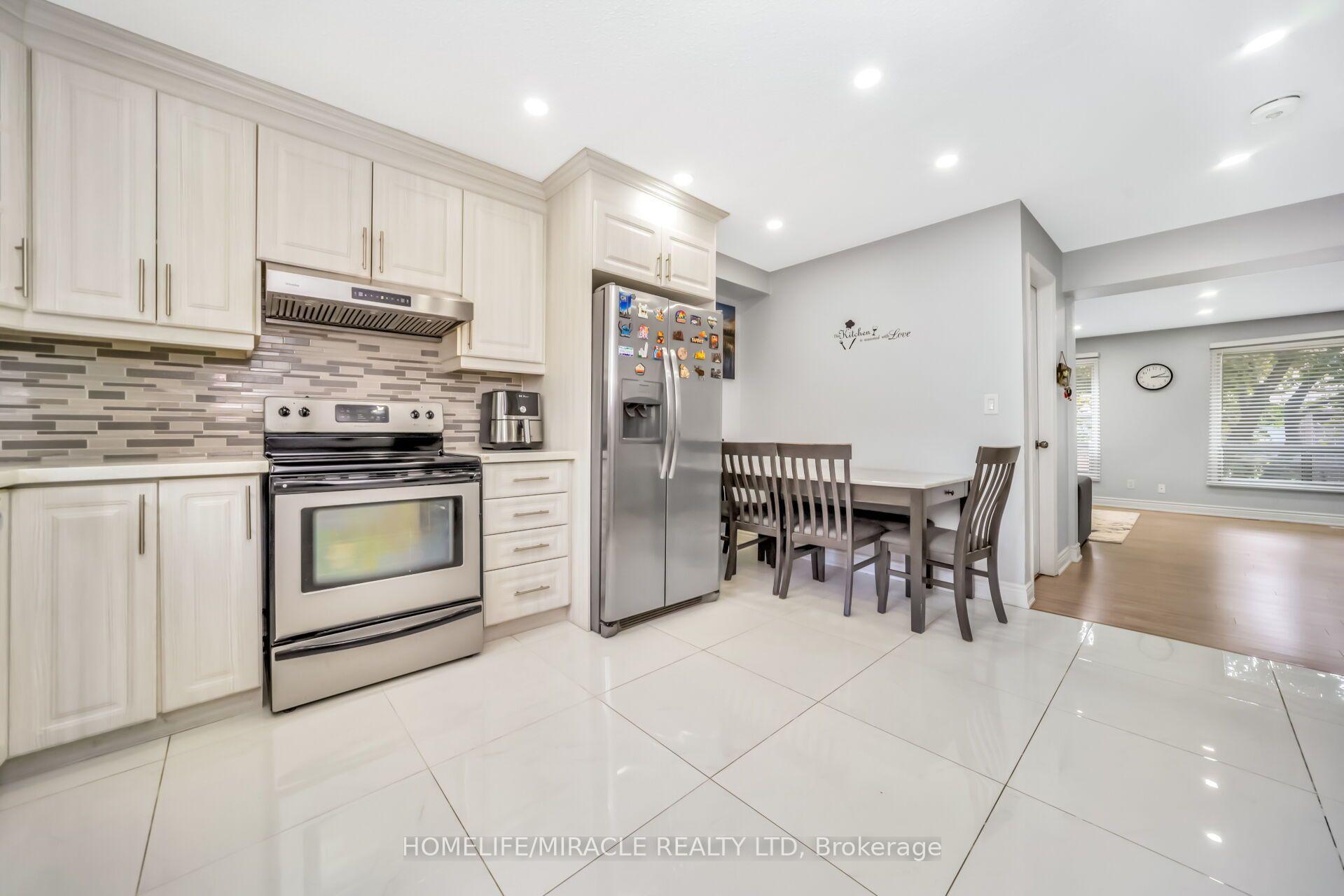 Photo 11 of 25 Carleton Place, Brampton, Bramalea West Industrial — HOMEH
