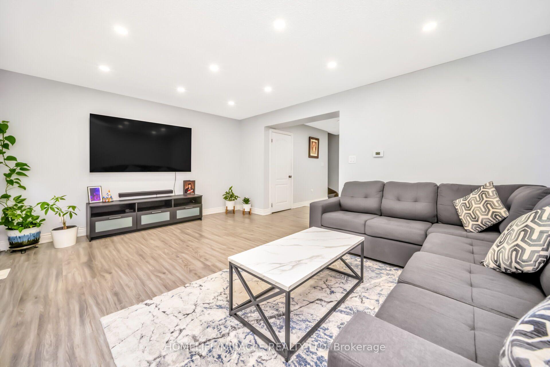 Photo 17 of 25 Carleton Place, Brampton, Bramalea West Industrial — HOMEH