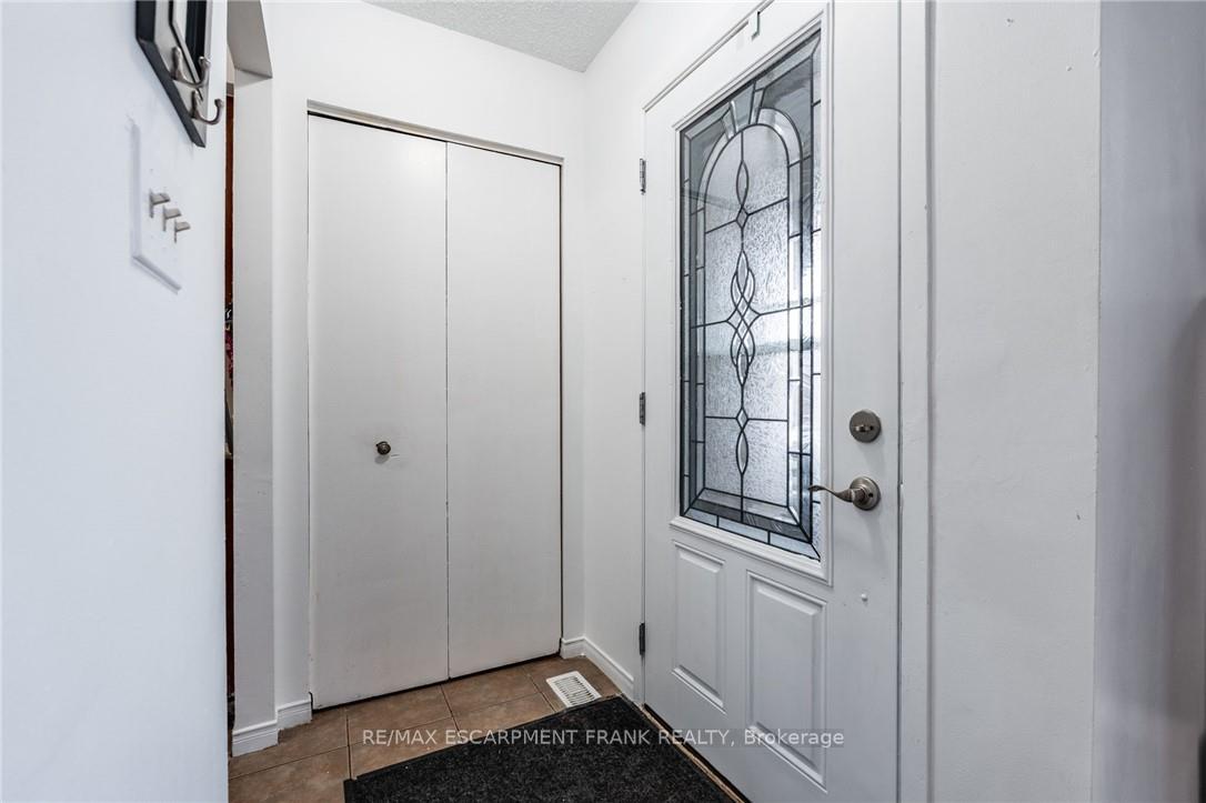 Photo 3 of 97 Guildwood Drive, Hamilton, Gurnett — HOMEH
