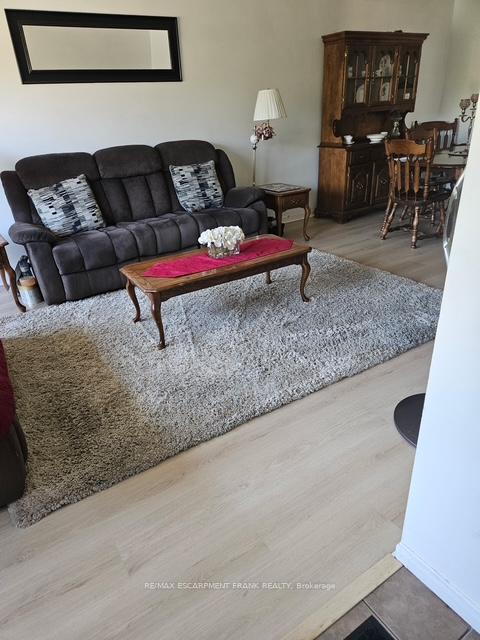Photo 4 of 97 Guildwood Drive, Hamilton, Gurnett — HOMEH