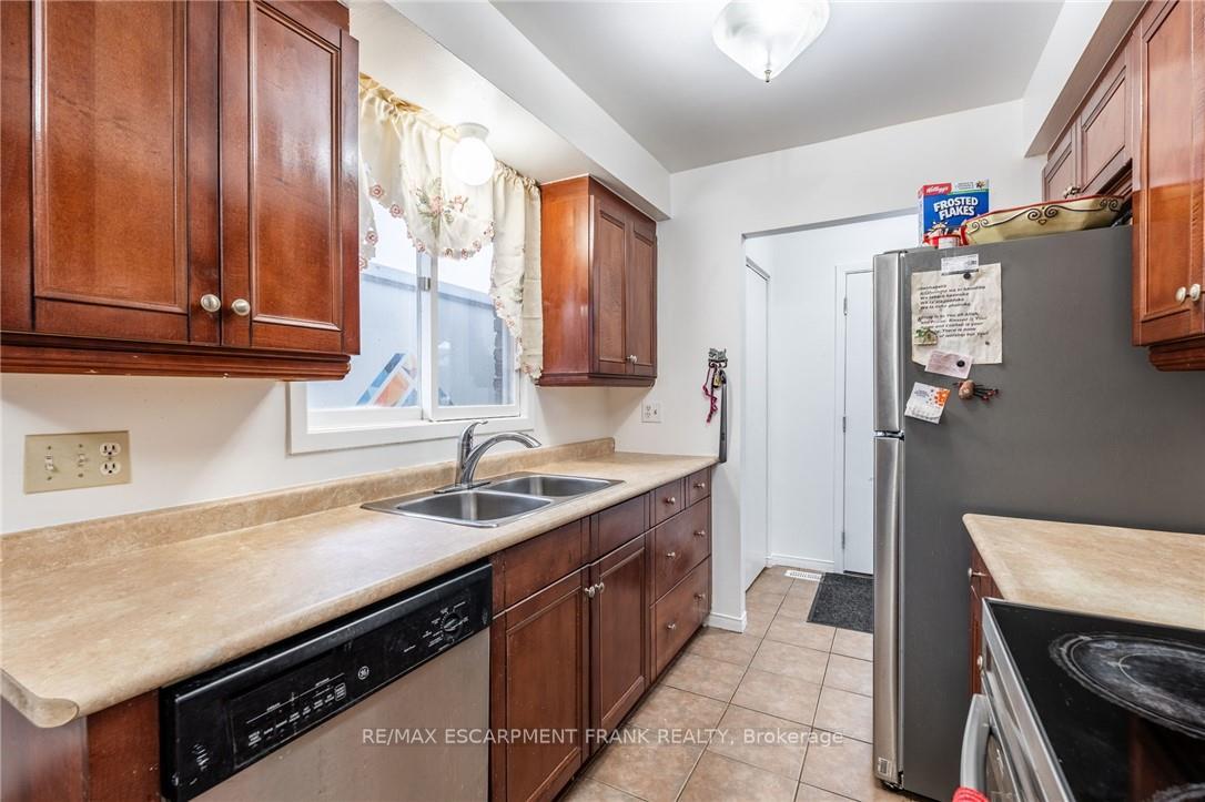 Photo 9 of 97 Guildwood Drive, Hamilton, Gurnett — HOMEH
