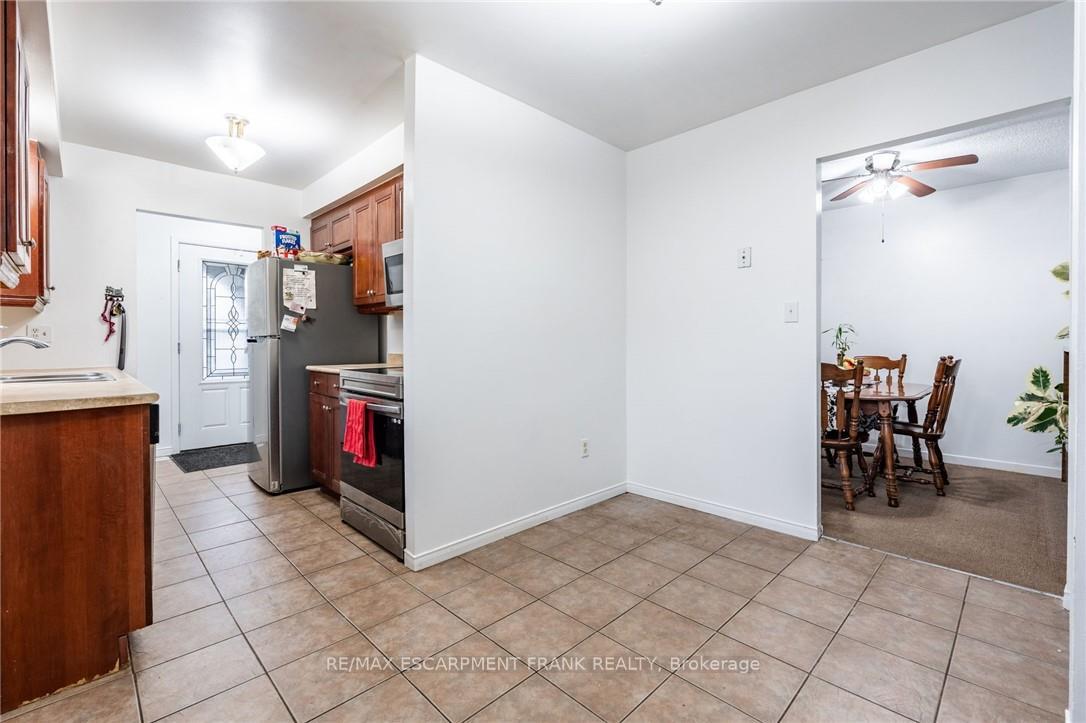 Photo 12 of 97 Guildwood Drive, Hamilton, Gurnett — HOMEH