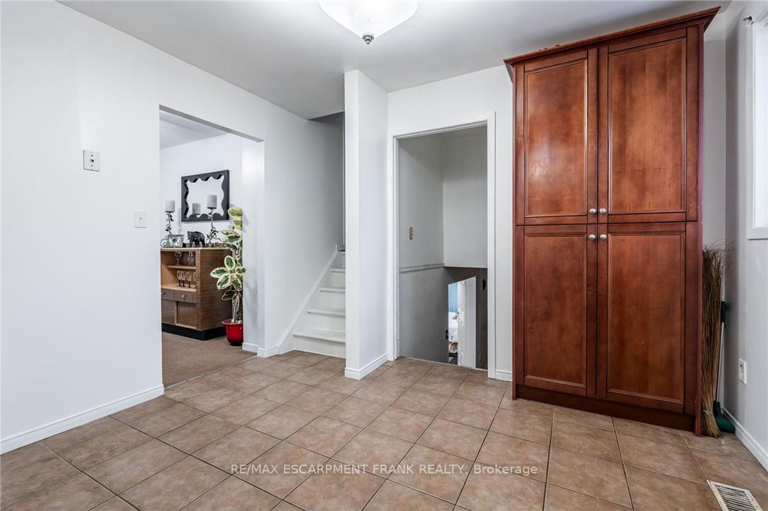 Photo 13 of 97 Guildwood Drive, Hamilton, Gurnett — HOMEH