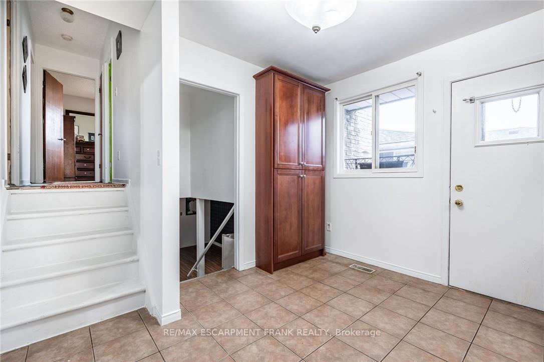 Photo 14 of 97 Guildwood Drive, Hamilton, Gurnett — HOMEH