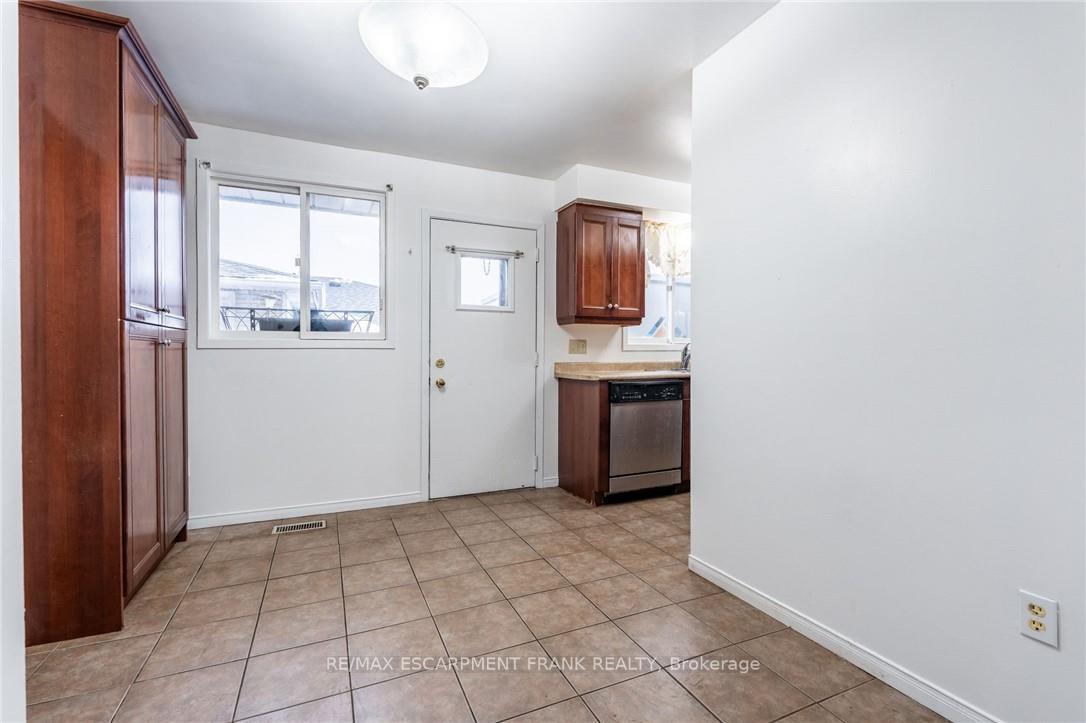 Photo 15 of 97 Guildwood Drive, Hamilton, Gurnett — HOMEH