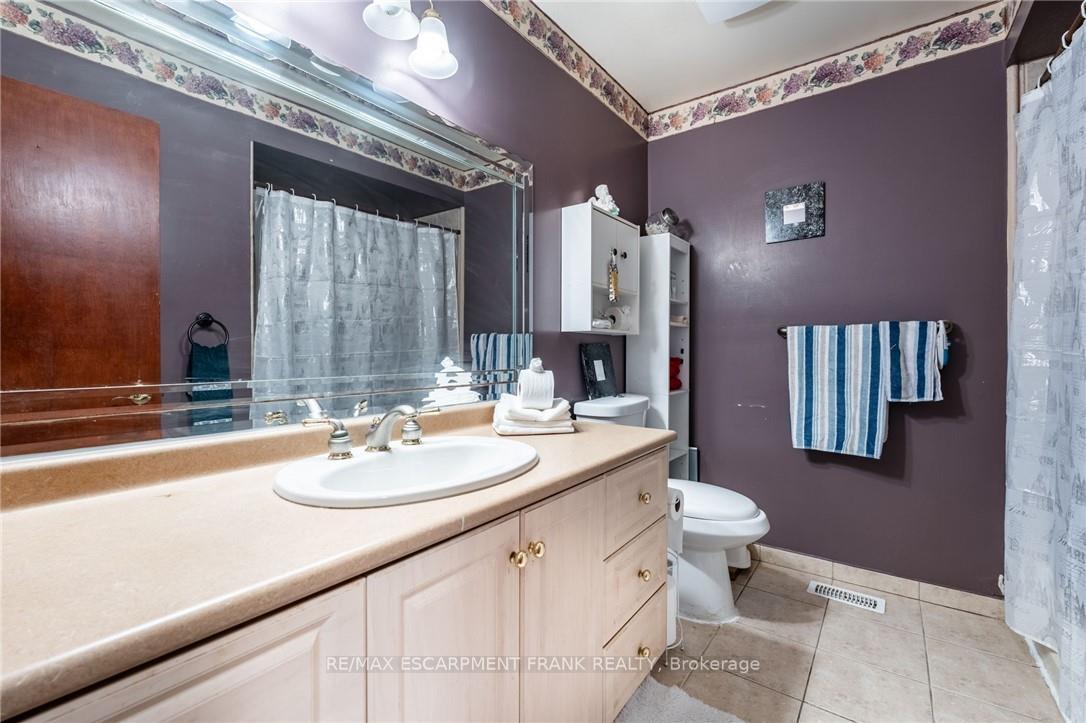 Photo 19 of 97 Guildwood Drive, Hamilton, Gurnett — HOMEH