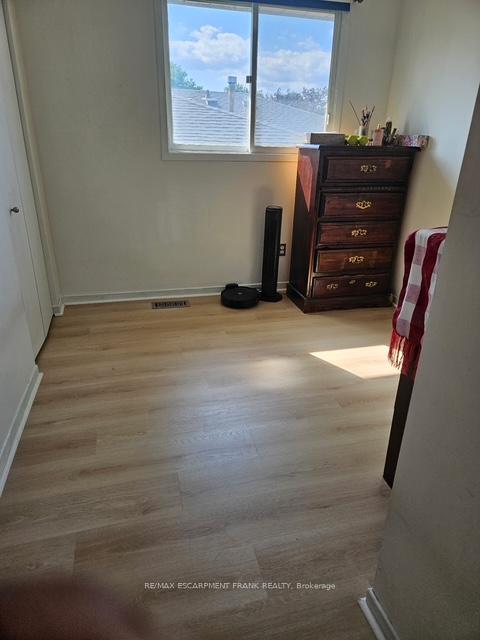 Photo 26 of 97 Guildwood Drive, Hamilton, Gurnett — HOMEH