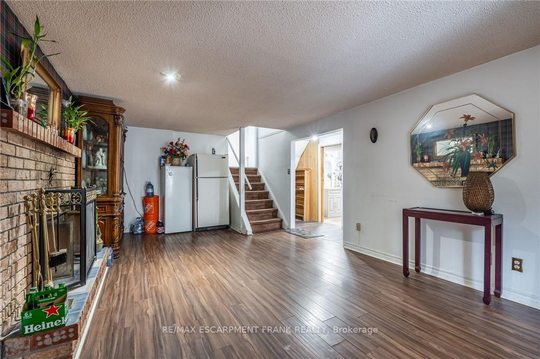 Photo 28 of 97 Guildwood Drive, Hamilton, Gurnett — HOMEH