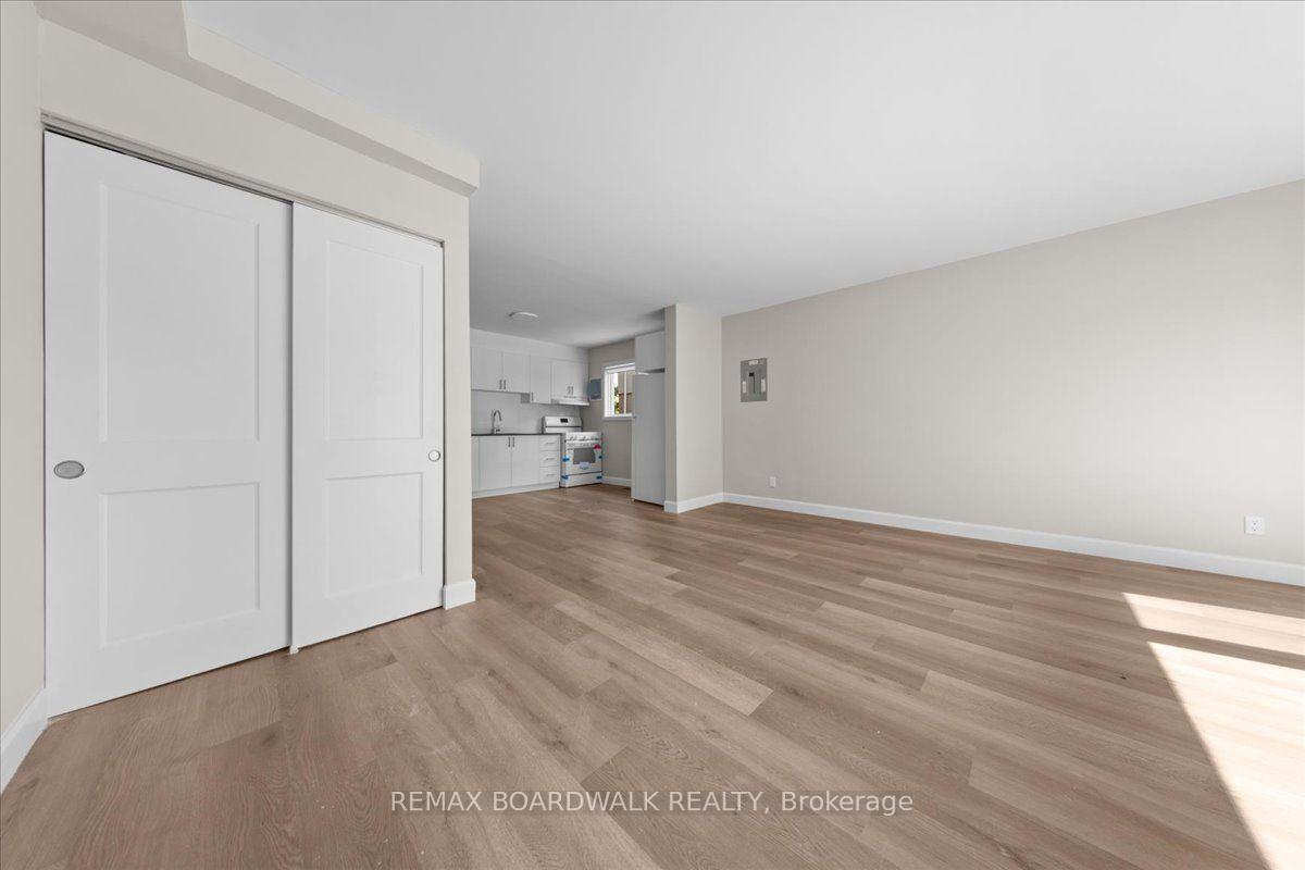 Photo 2 of 999 Meadowlands Drive, Ottawa, Carleton Square — HOMEH