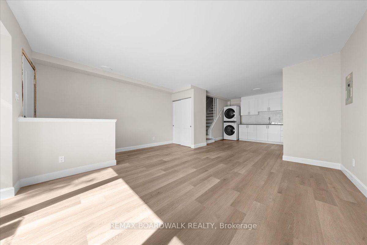 Photo 5 of 999 Meadowlands Drive, Ottawa, Carleton Square — HOMEH