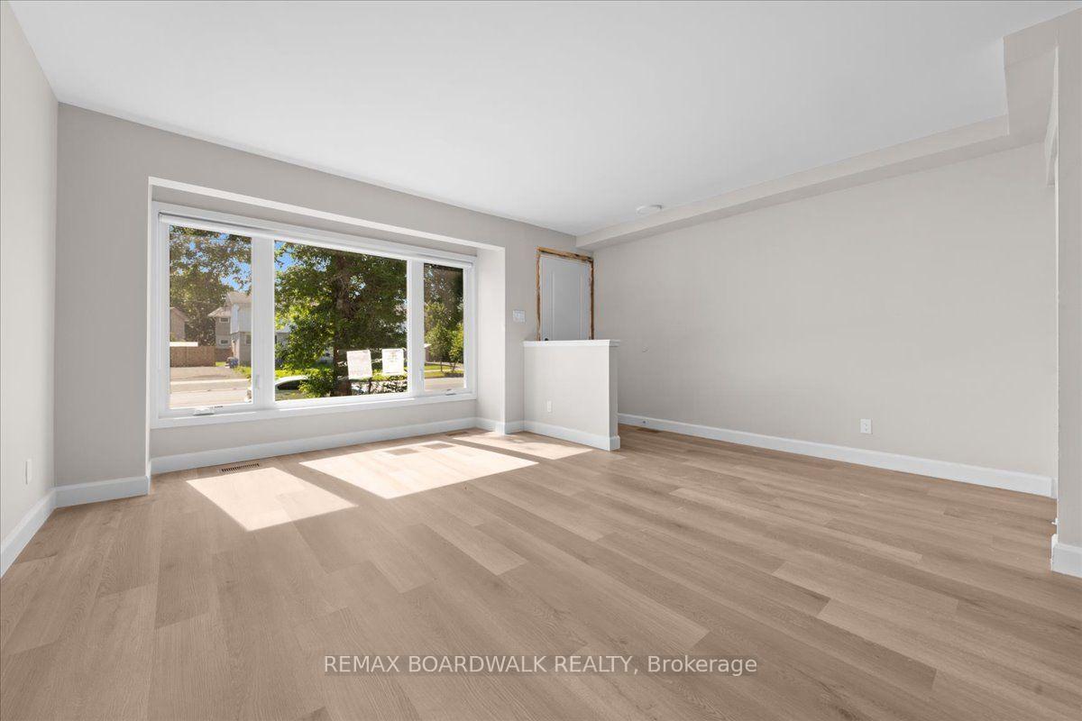 Photo 9 of 999 Meadowlands Drive, Ottawa, Carleton Square — HOMEH