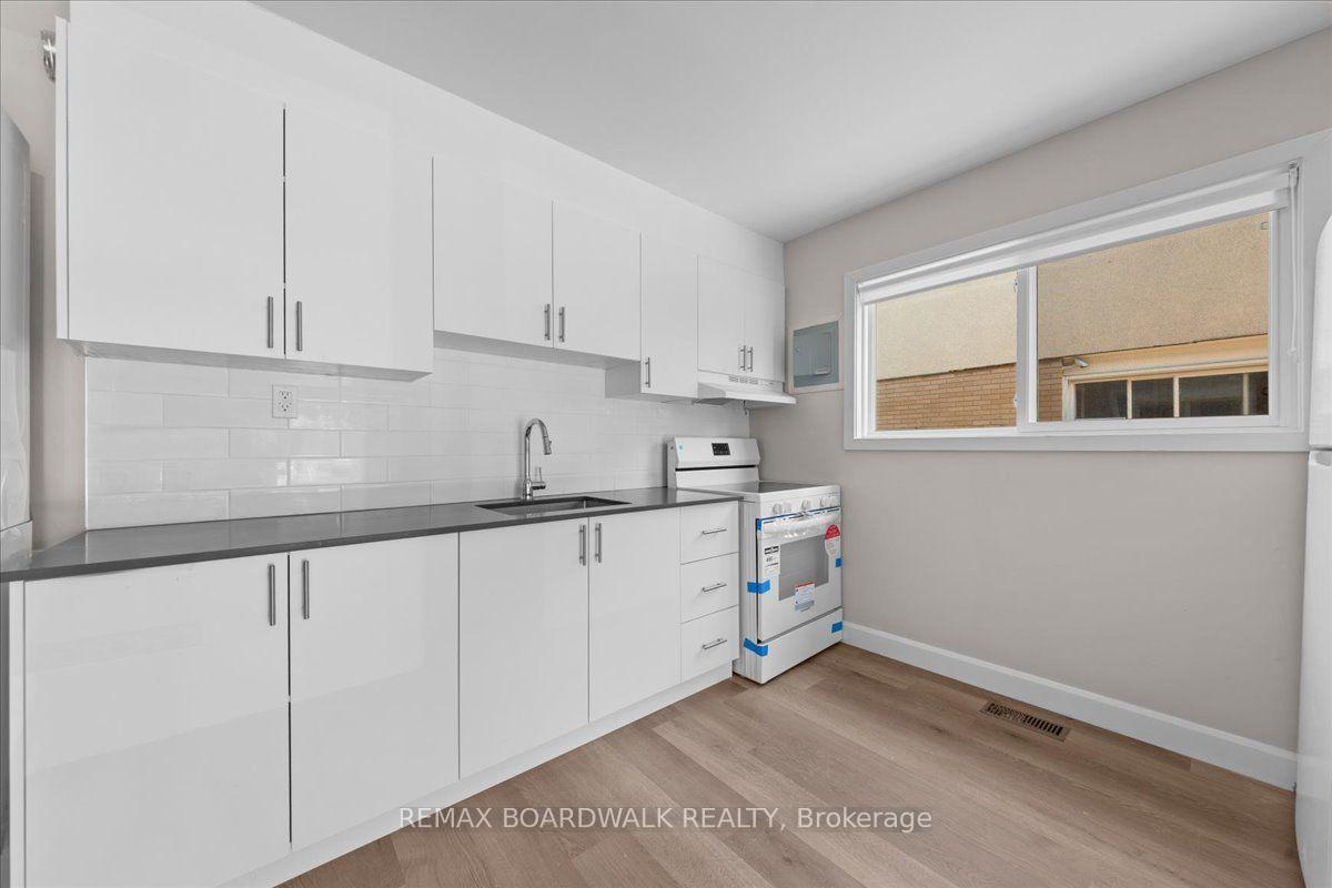 Photo 15 of 999 Meadowlands Drive, Ottawa, Carleton Square — HOMEH
