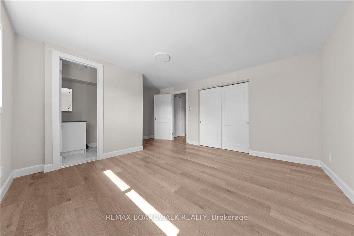 Photo 20 of 999 Meadowlands Drive, Ottawa, Carleton Square — HOMEH