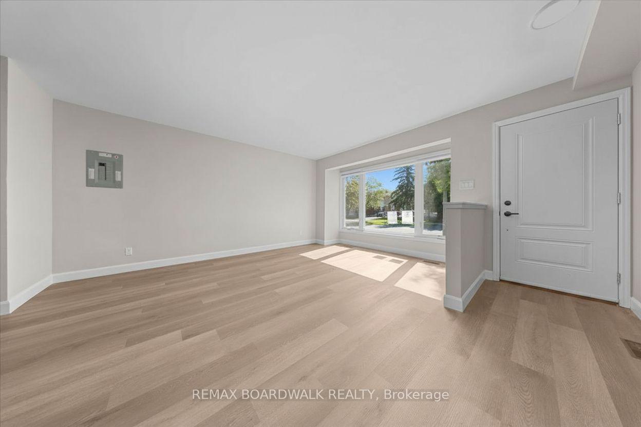 Photo 4 of 999 Meadowlands Drive, Ottawa, Carleton Square — HOMEH