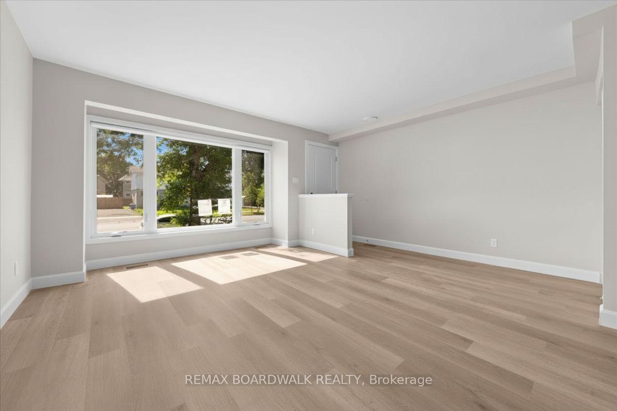 Photo 10 of 999 Meadowlands Drive, Ottawa, Carleton Square — HOMEH