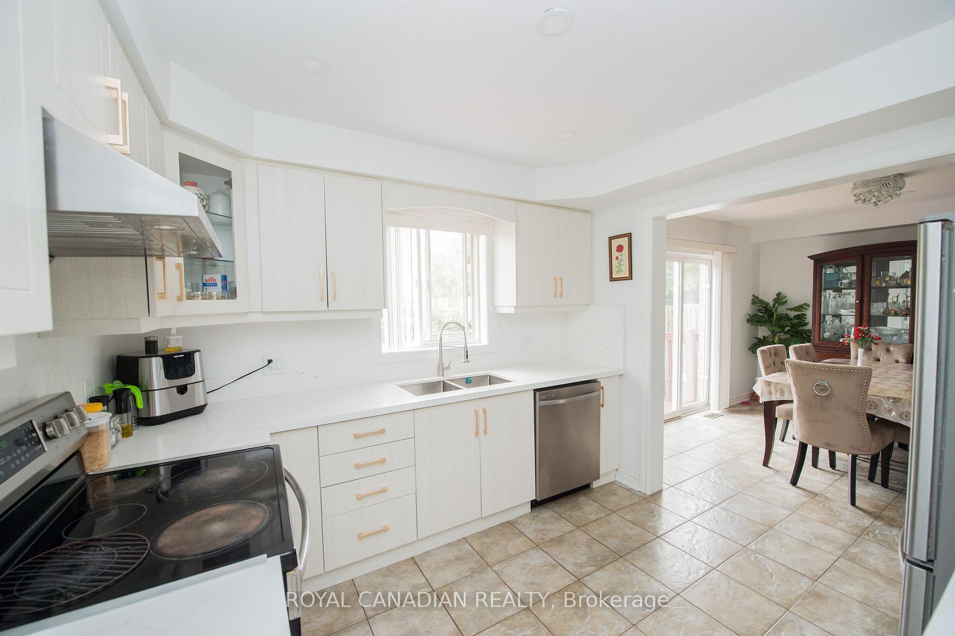 Photo 8 of Unit 13, 78 Peachwood Crescent, Hamilton, Stoney Creek — HOMEH