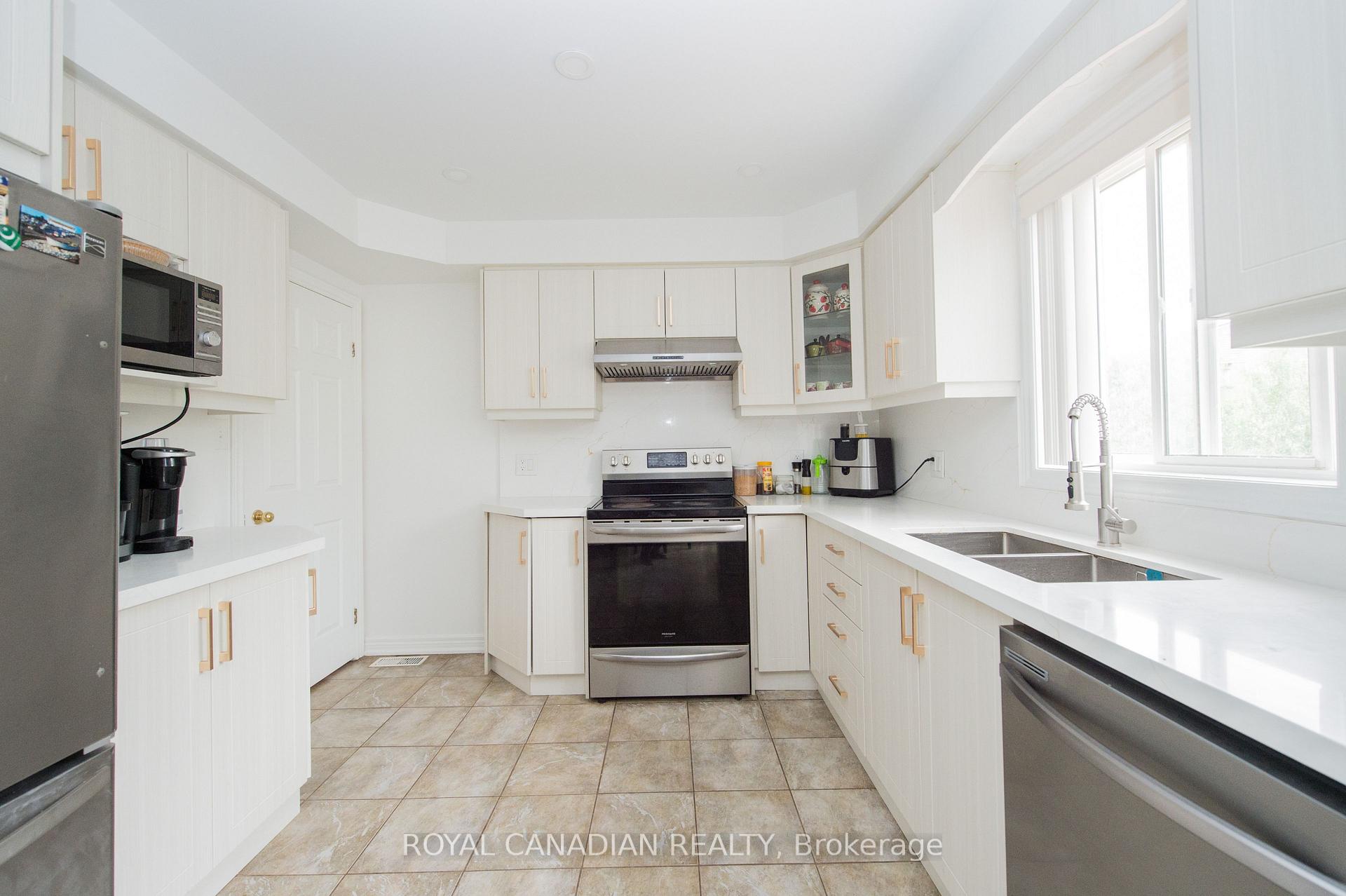 Photo 10 of Unit 13, 78 Peachwood Crescent, Hamilton, Stoney Creek — HOMEH