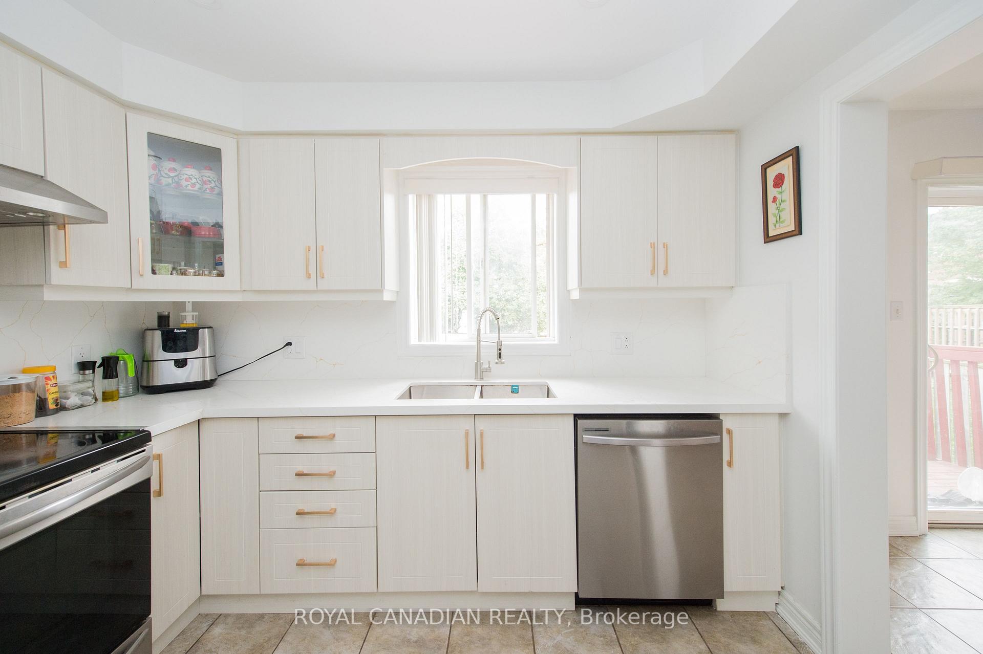 Photo 11 of Unit 13, 78 Peachwood Crescent, Hamilton, Stoney Creek — HOMEH