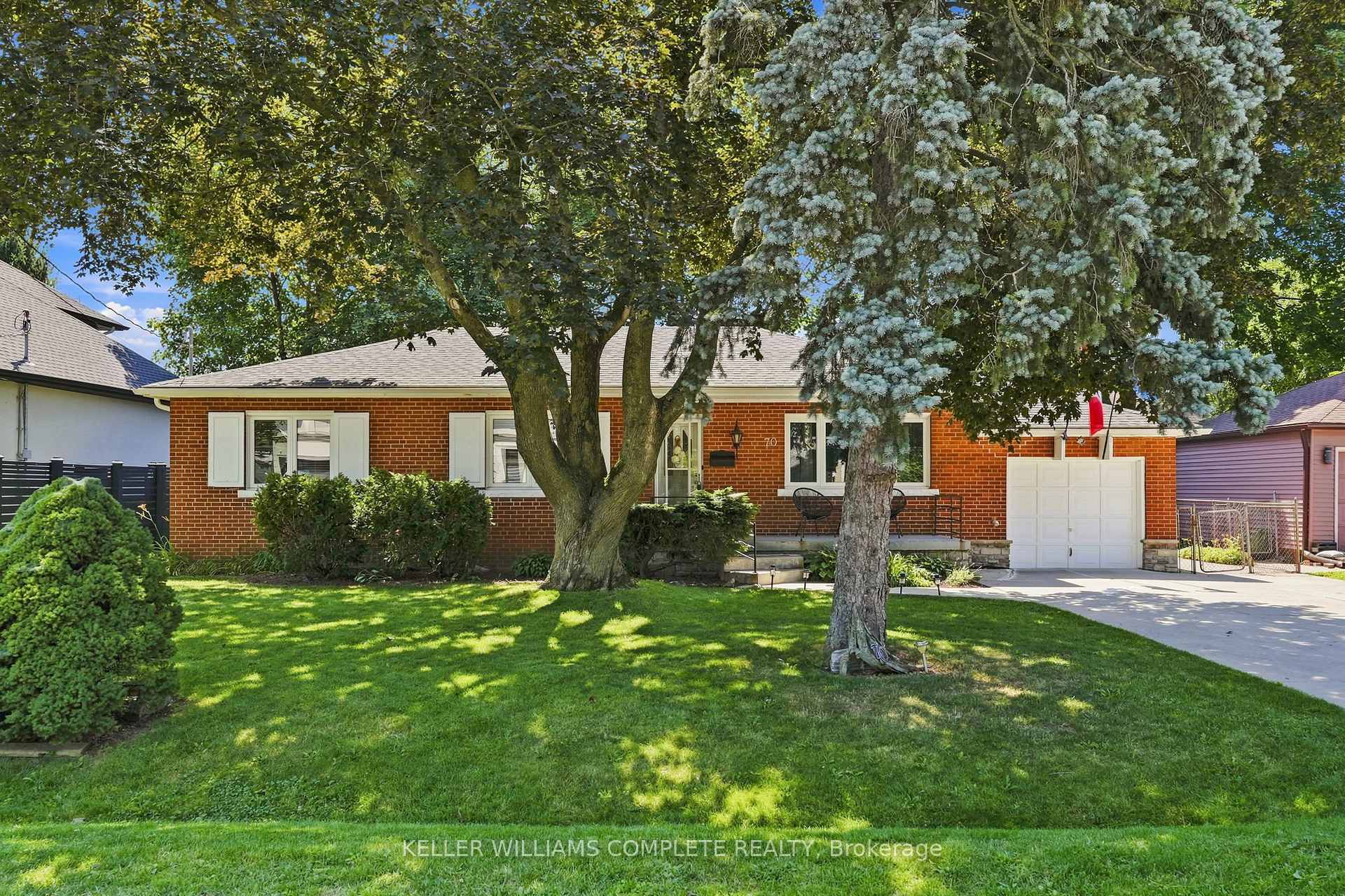 Photo 1 of 70 Floresta Court, Hamilton, Ancaster — HOMEH