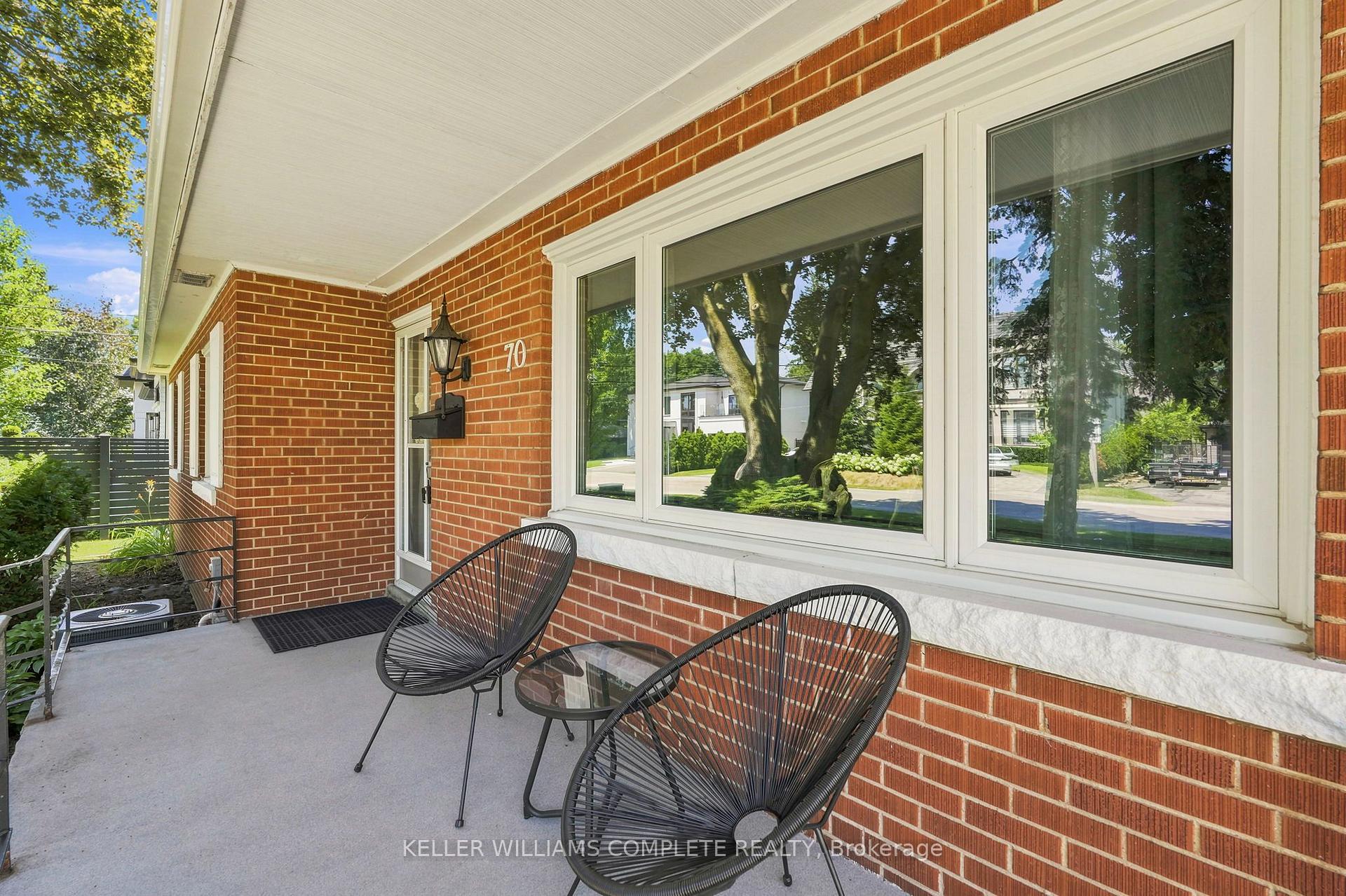 Photo 4 of 70 Floresta Court, Hamilton, Ancaster — HOMEH