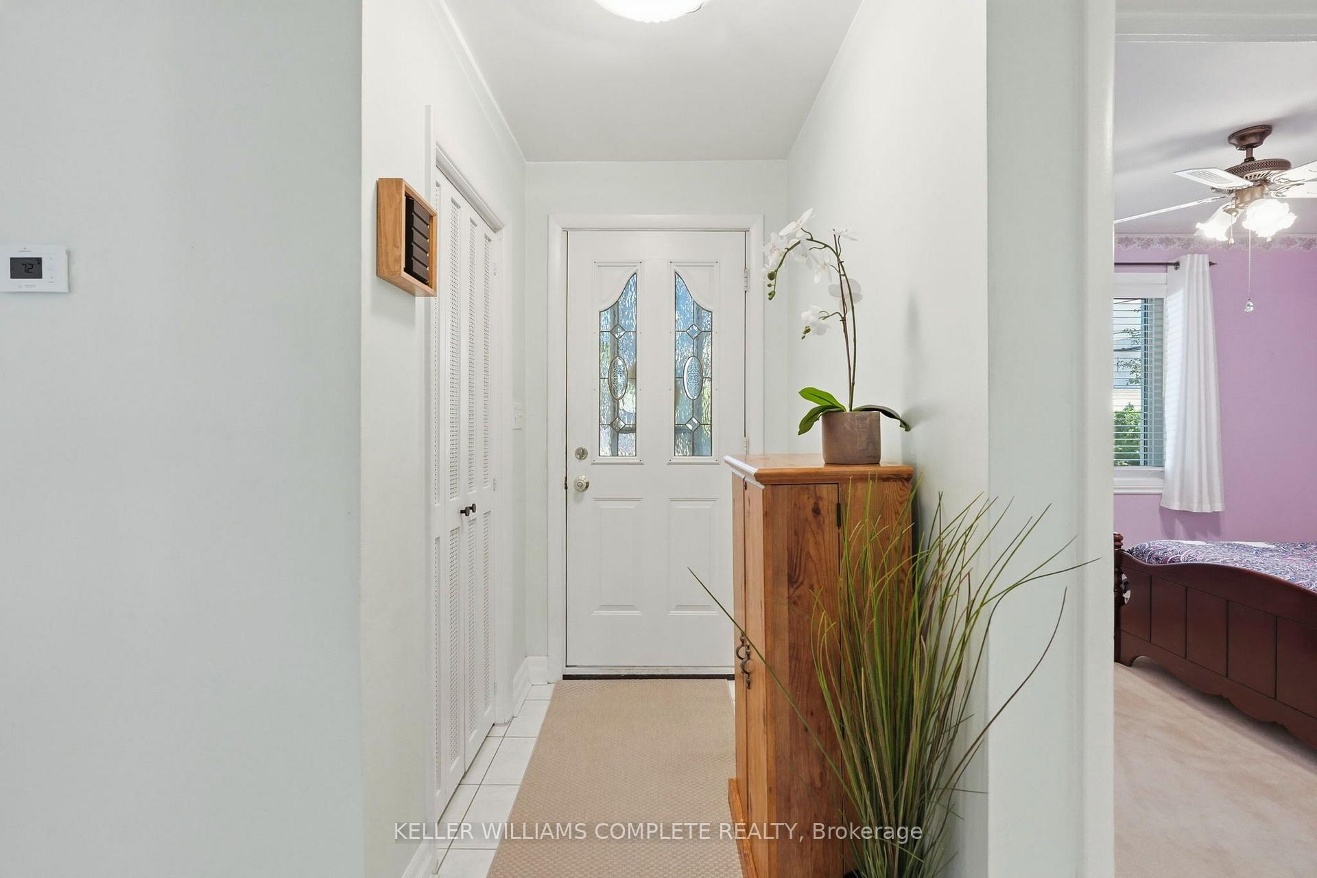 Photo 5 of 70 Floresta Court, Hamilton, Ancaster — HOMEH