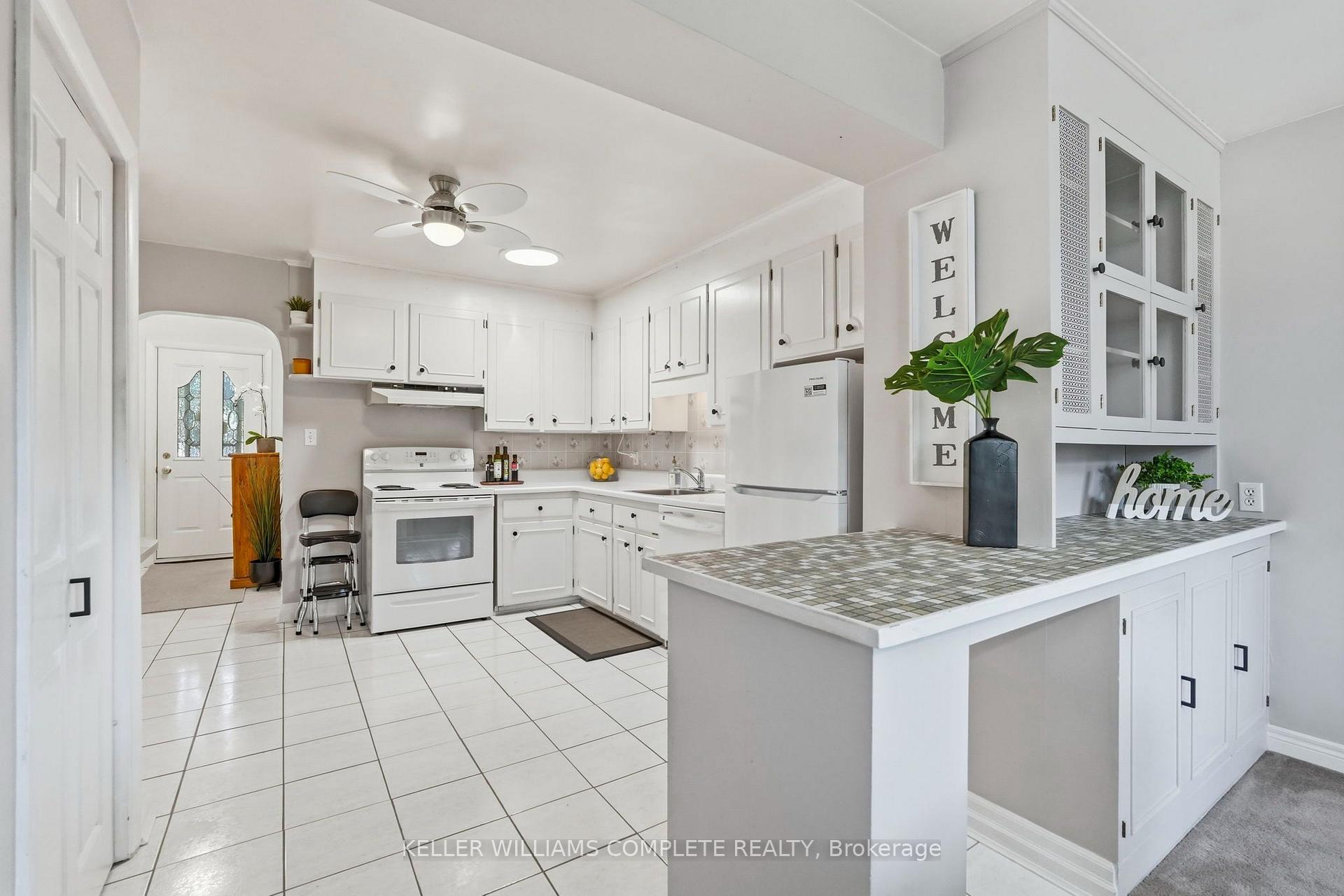 Photo 8 of 70 Floresta Court, Hamilton, Ancaster — HOMEH