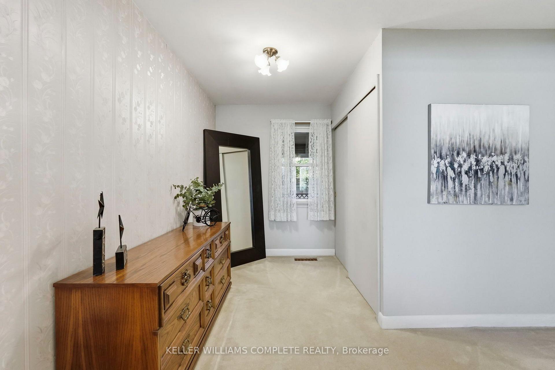 Photo 16 of 70 Floresta Court, Hamilton, Ancaster — HOMEH
