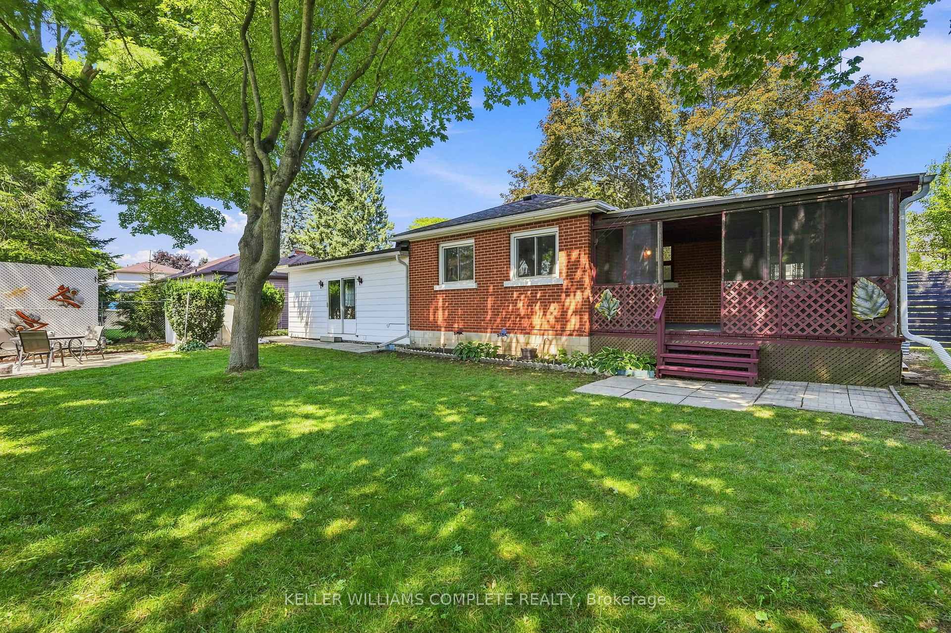 Photo 32 of 70 Floresta Court, Hamilton, Ancaster — HOMEH