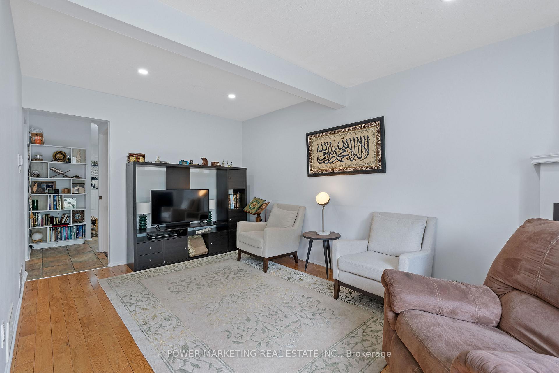 Photo 3 of 10 Bujold Court, Ottawa, Kanata - Katimavik — HOMEH