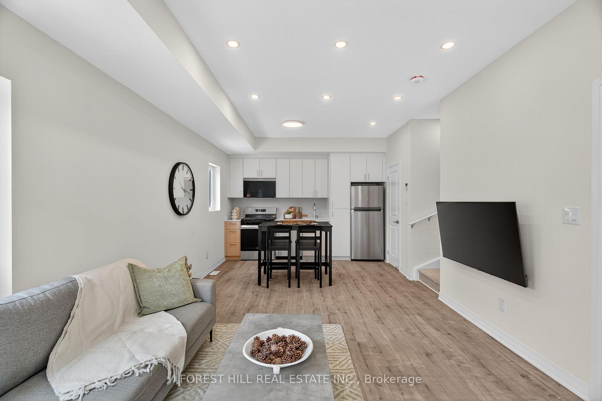 Photo 4 of Unit D, 52 Albright Avenue, Etobicoke, Alderwood — HOMEH