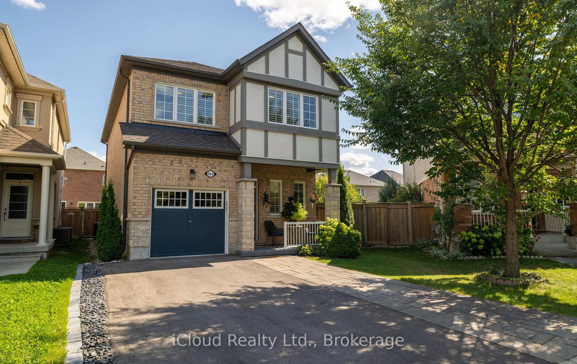Photo 2 of 954 Penson Crescent, Milton, Coates — HOMEH