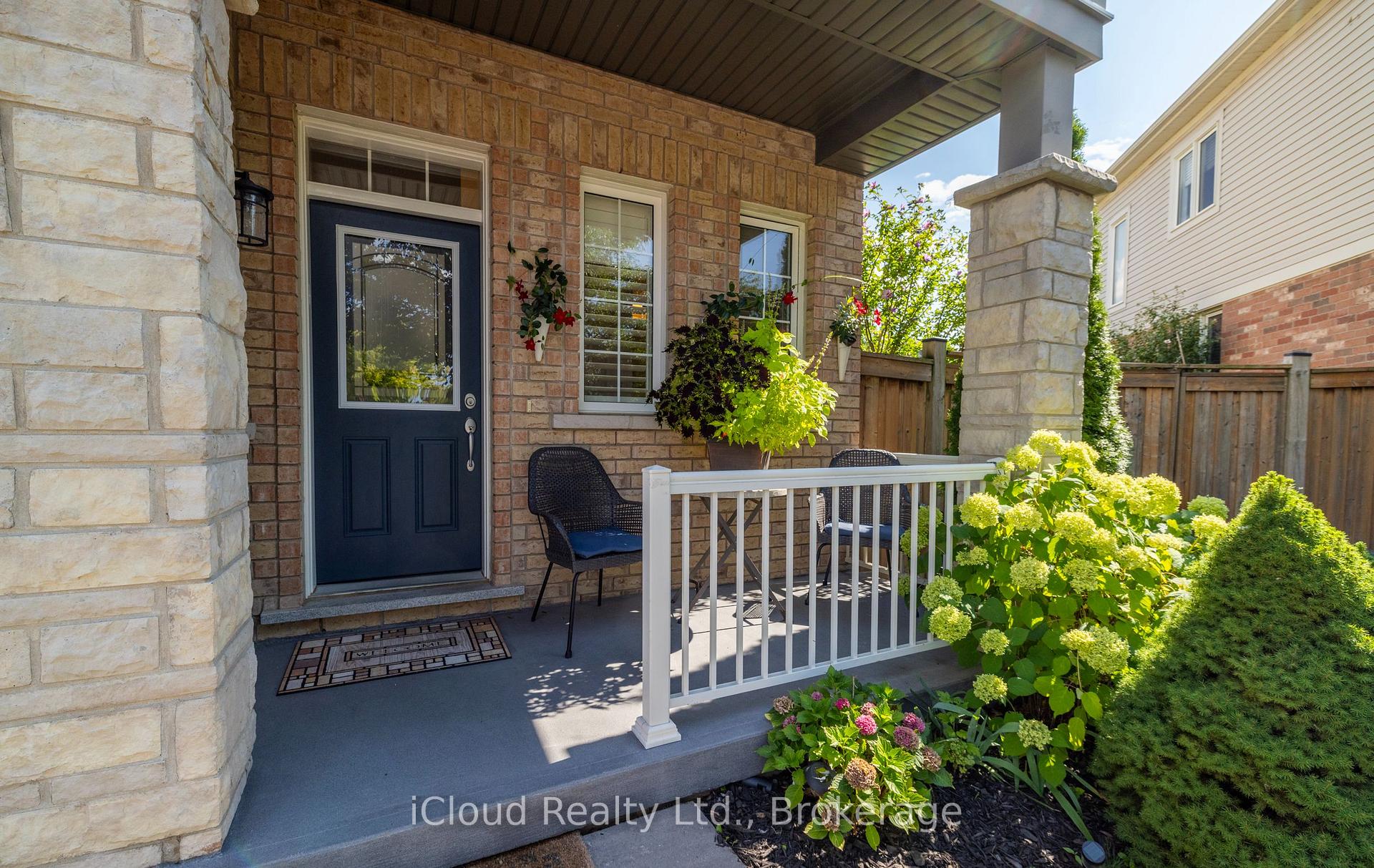 Photo 3 of 954 Penson Crescent, Milton, Coates — HOMEH