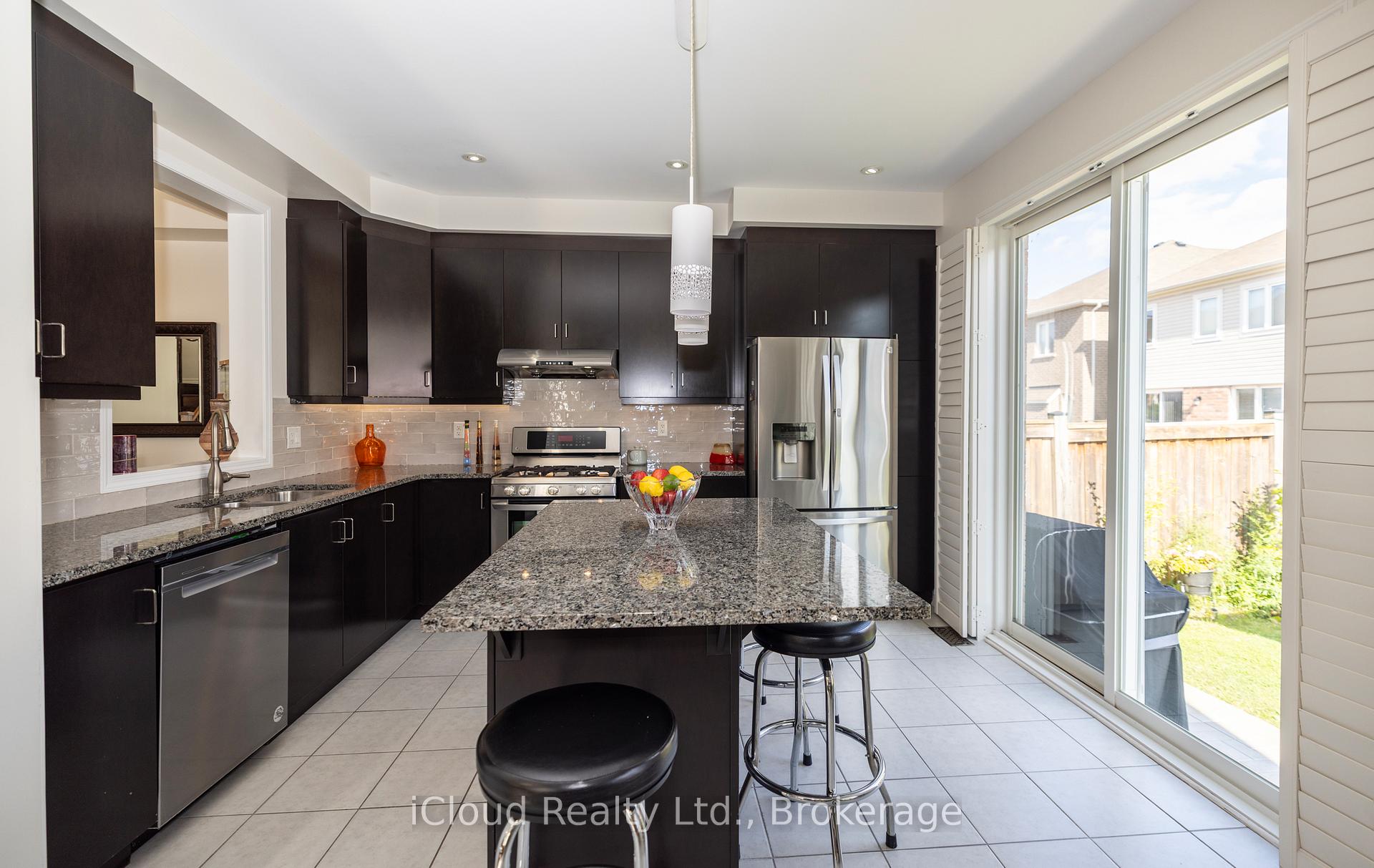 Photo 15 of 954 Penson Crescent, Milton, Coates — HOMEH