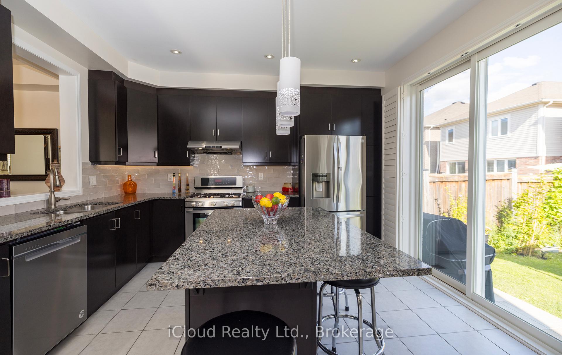 Photo 17 of 954 Penson Crescent, Milton, Coates — HOMEH