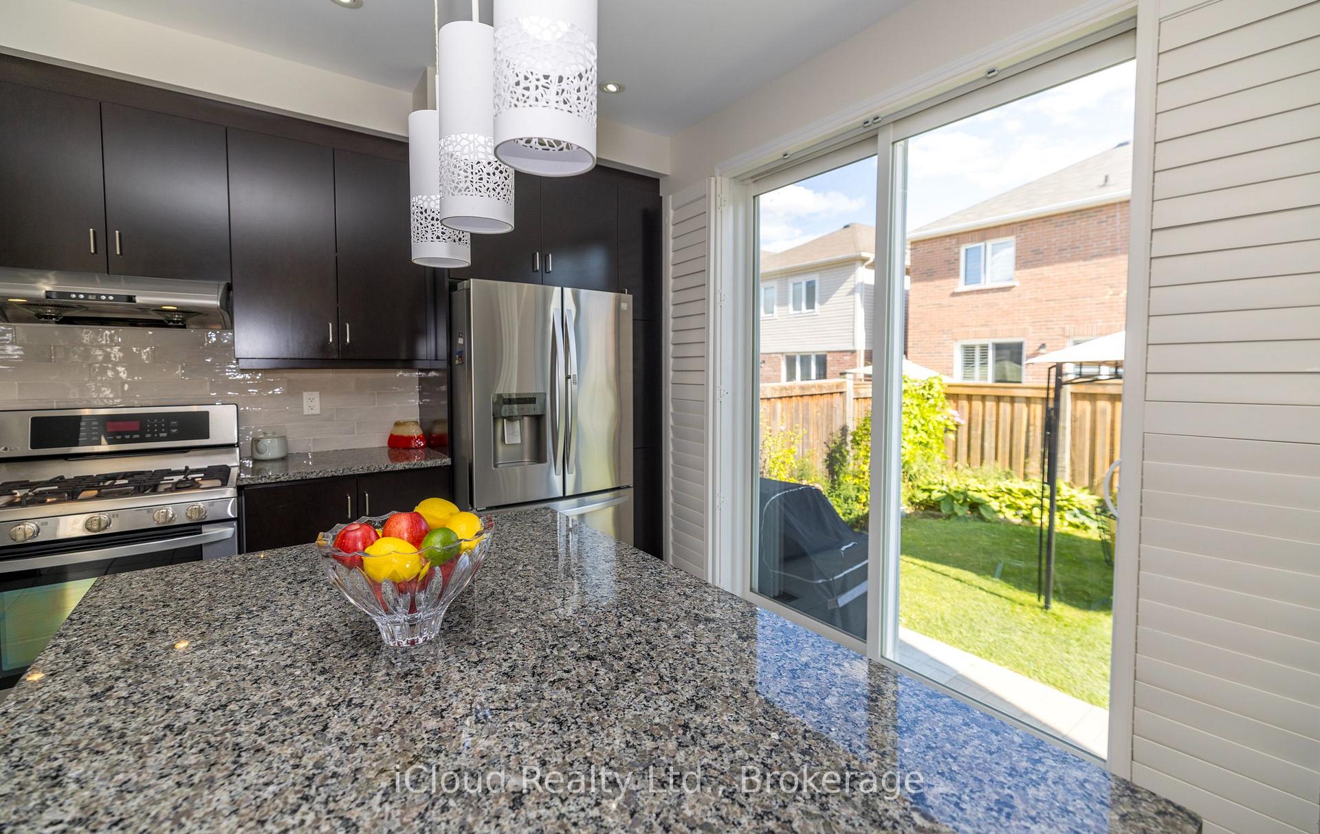 Photo 18 of 954 Penson Crescent, Milton, Coates — HOMEH