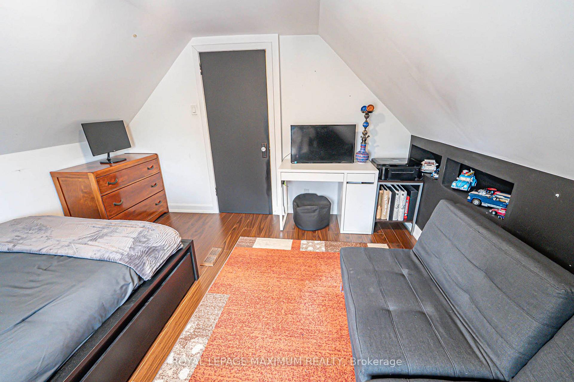 Photo 20 of 2113 Keele Street, North York, Beechborough-Greenbrook — HOMEH