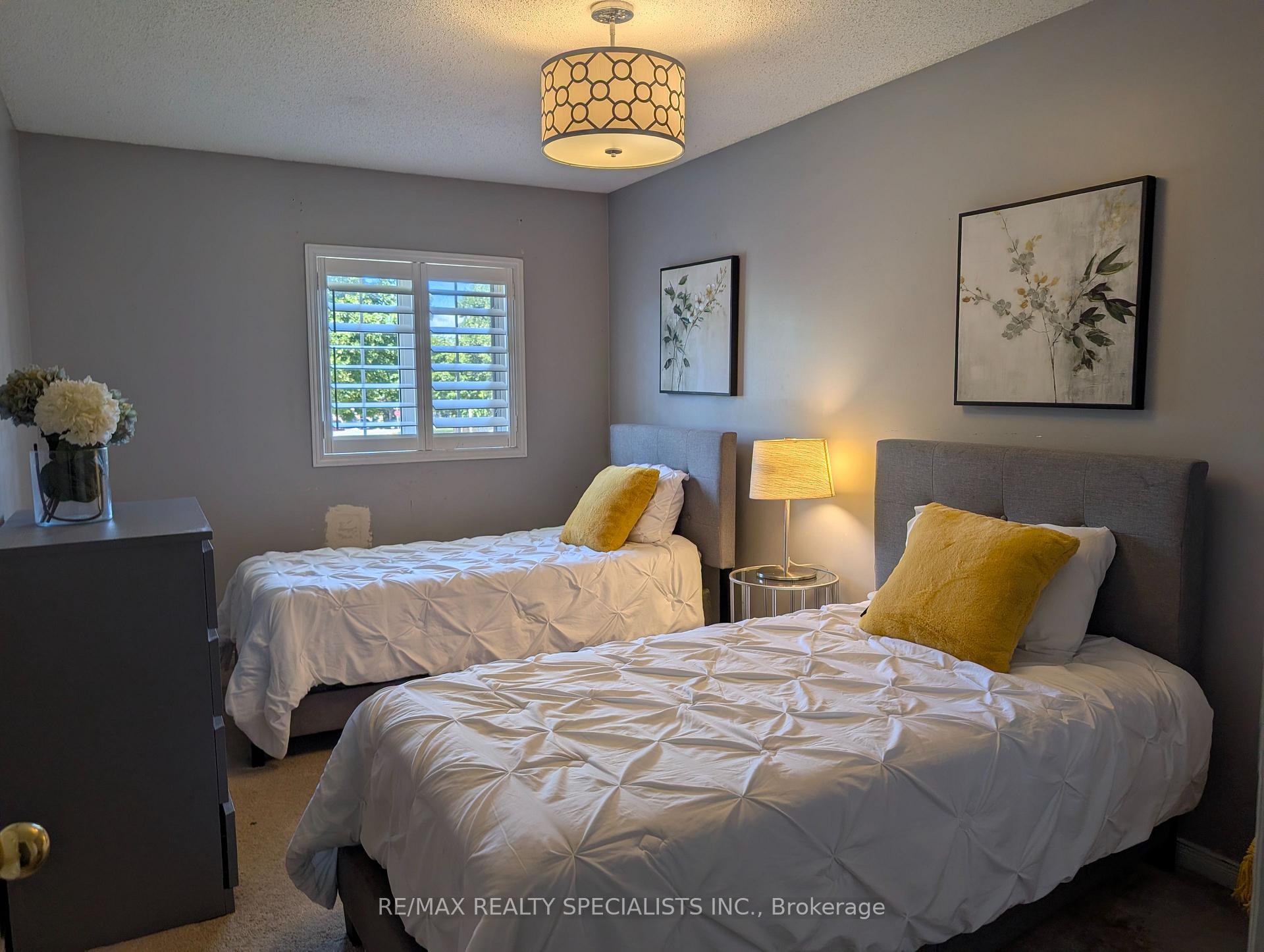 Photo 2 of 20 Thorp Crescent, Ajax, Central West — HOMEH