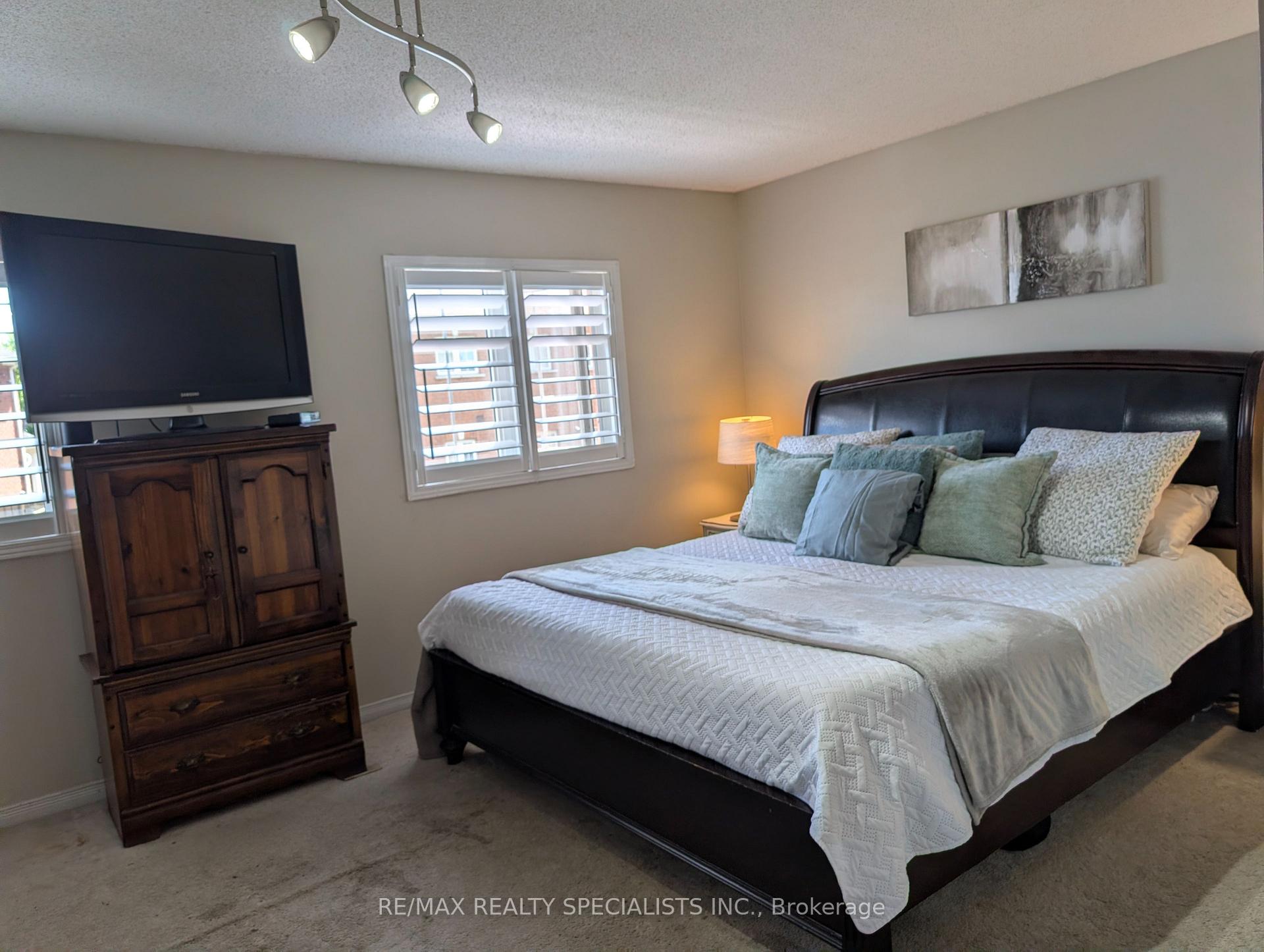 Photo 5 of 20 Thorp Crescent, Ajax, Central West — HOMEH