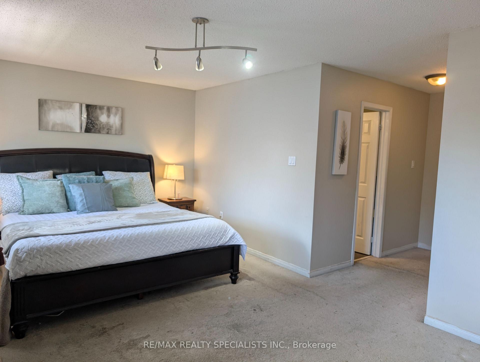 Photo 6 of 20 Thorp Crescent, Ajax, Central West — HOMEH
