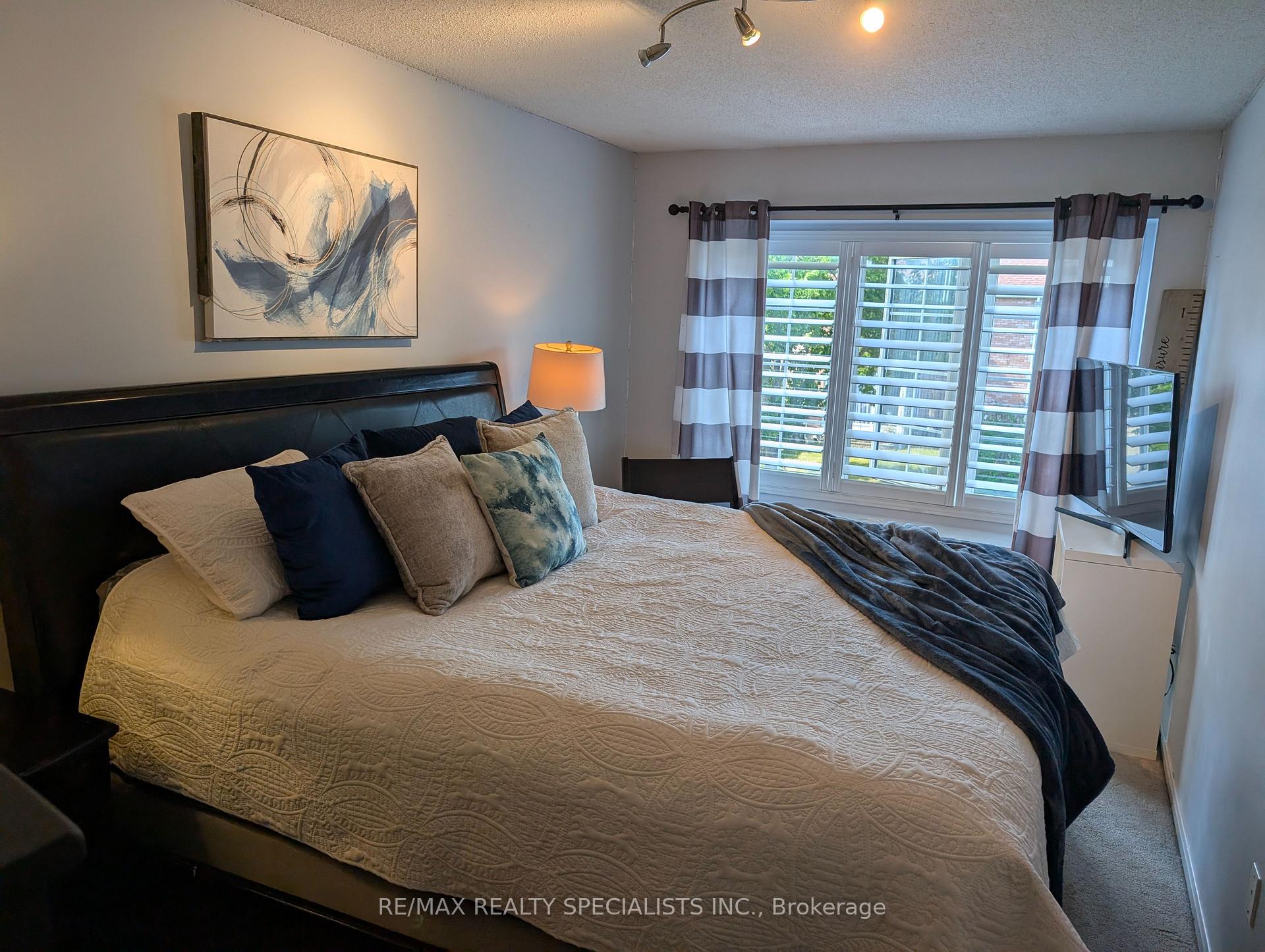 Photo 17 of 20 Thorp Crescent, Ajax, Central West — HOMEH