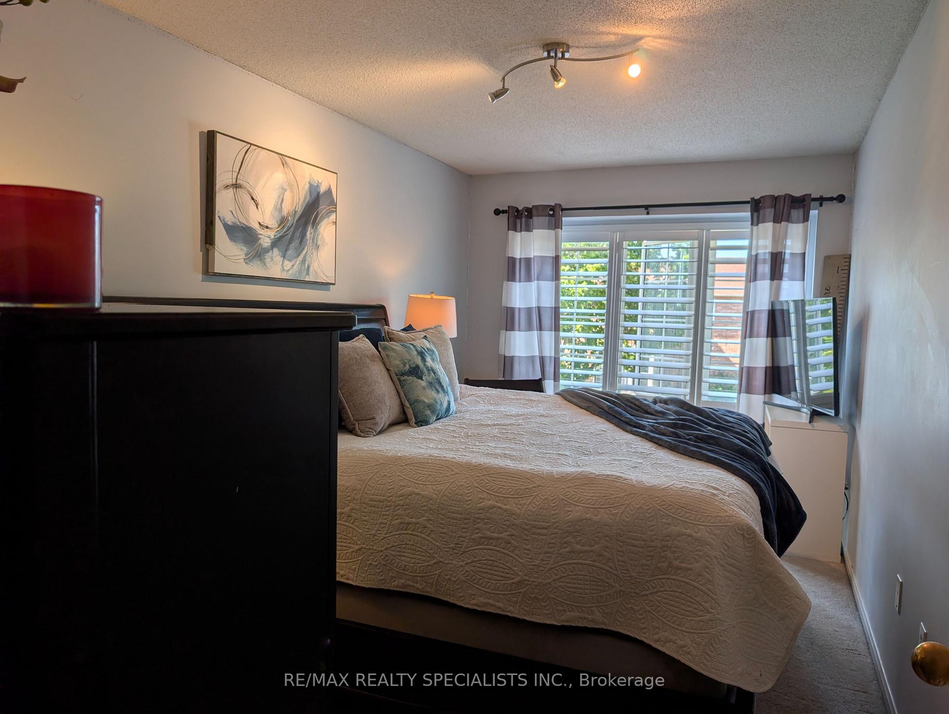 Photo 18 of 20 Thorp Crescent, Ajax, Central West — HOMEH